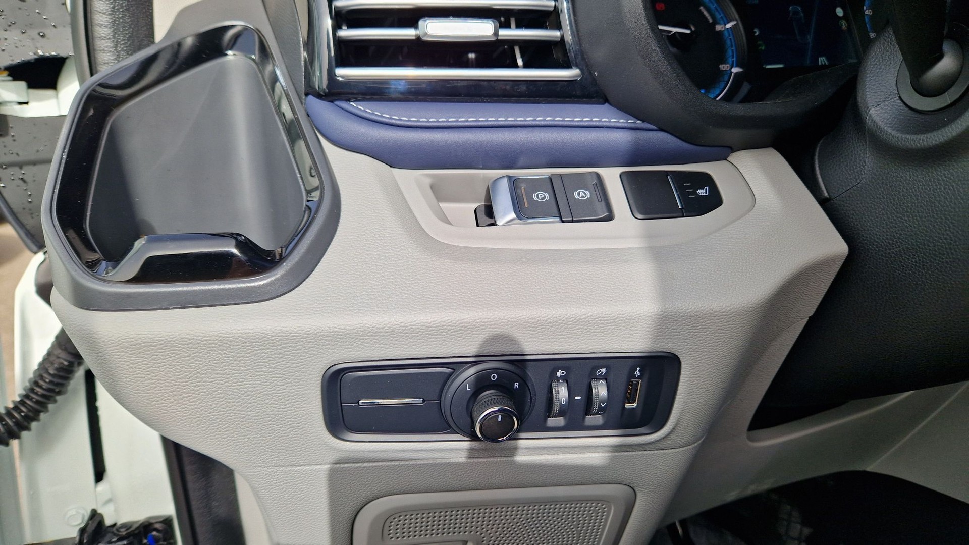 MAXUS eDeliver 7 L2 4WD 88 KWh-image-8