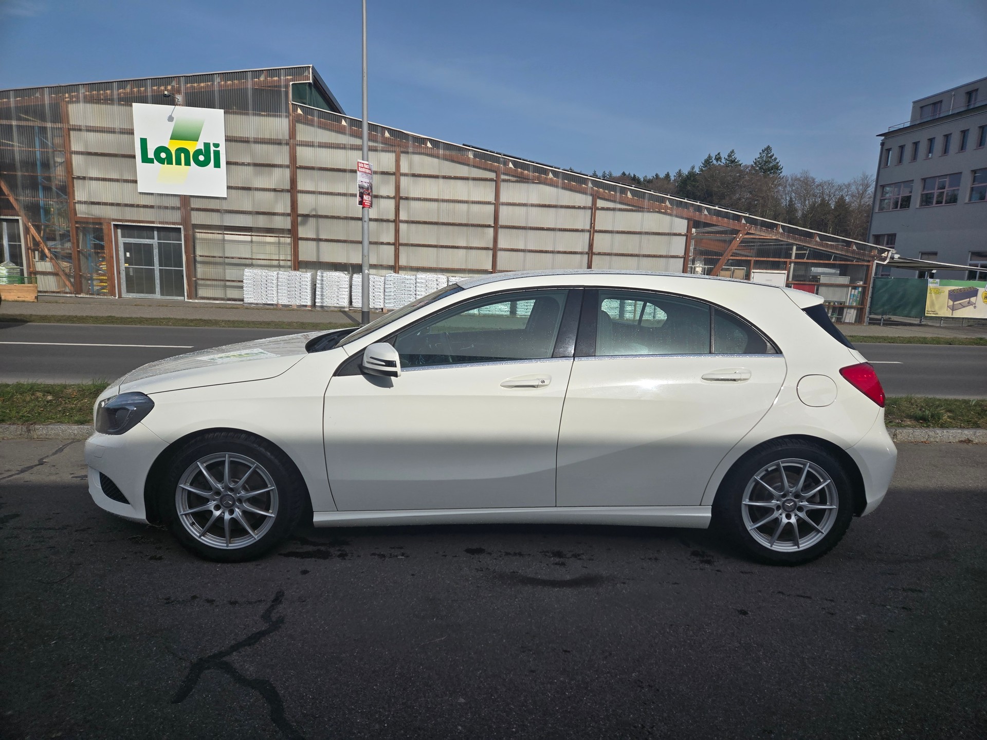 MERCEDES-BENZ A 250 Urban 4Matic 7G-DCT-image-3