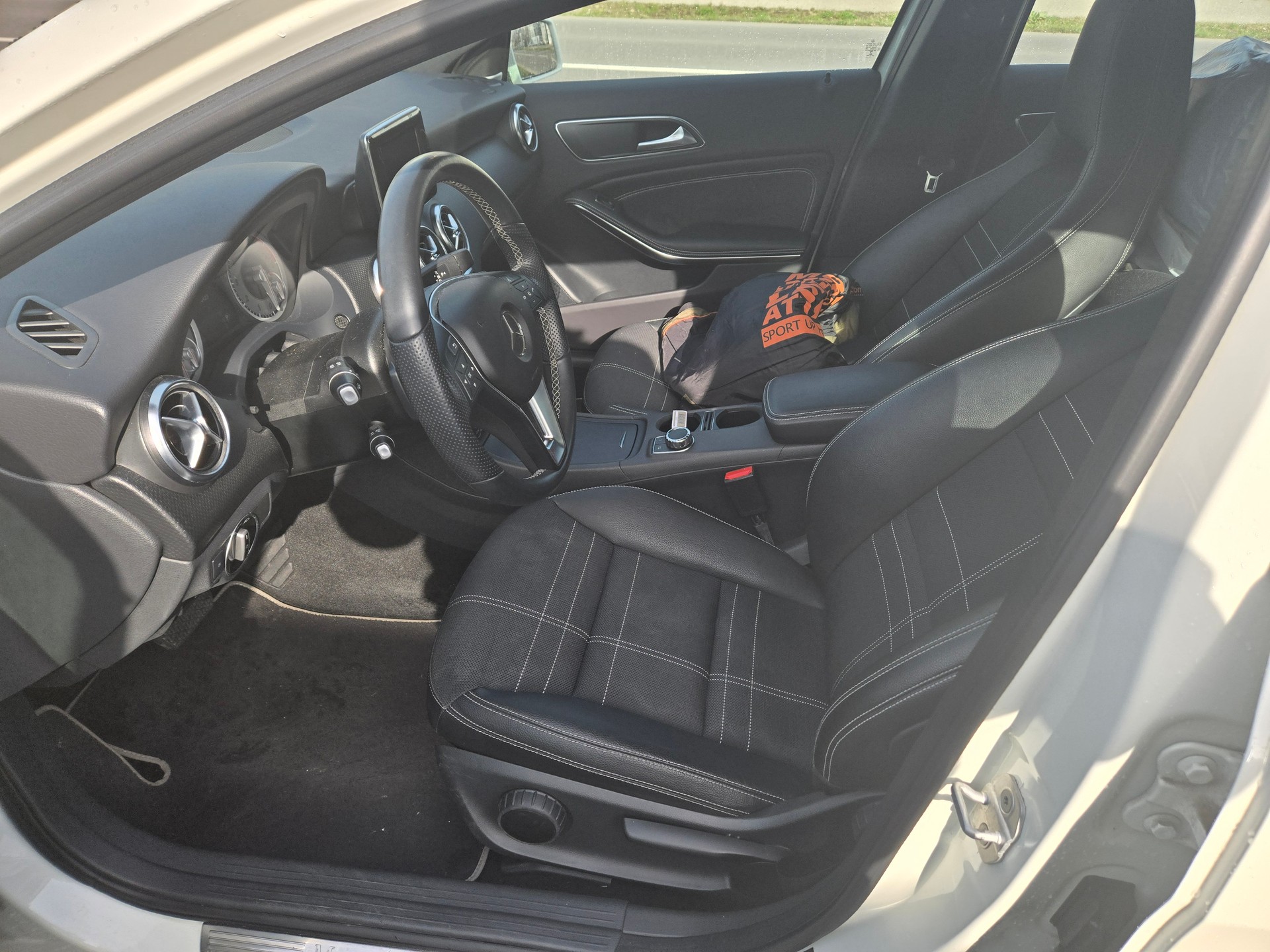 MERCEDES-BENZ A 250 Urban 4Matic 7G-DCT-image-8