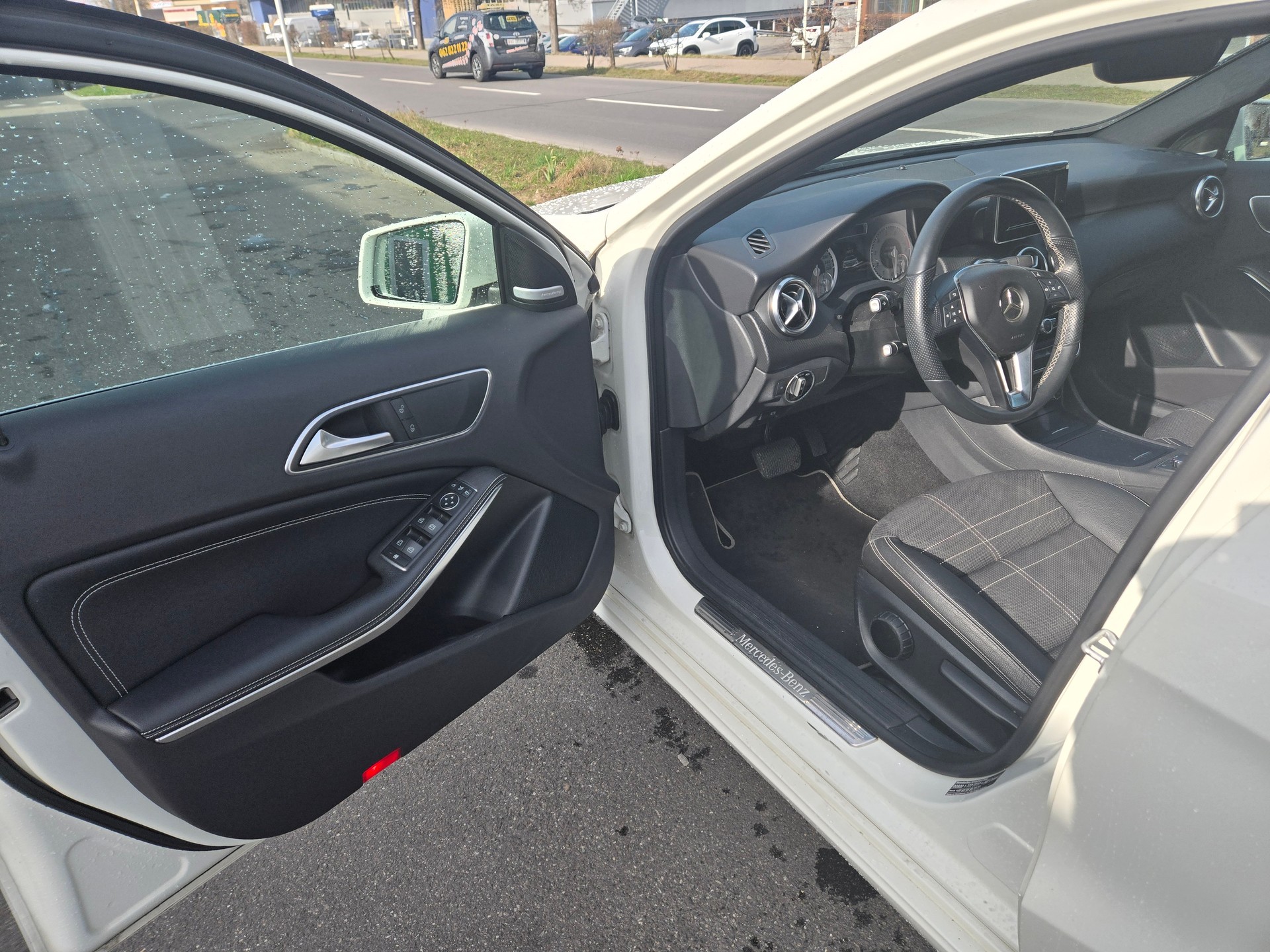 MERCEDES-BENZ A 250 Urban 4Matic 7G-DCT-image-7
