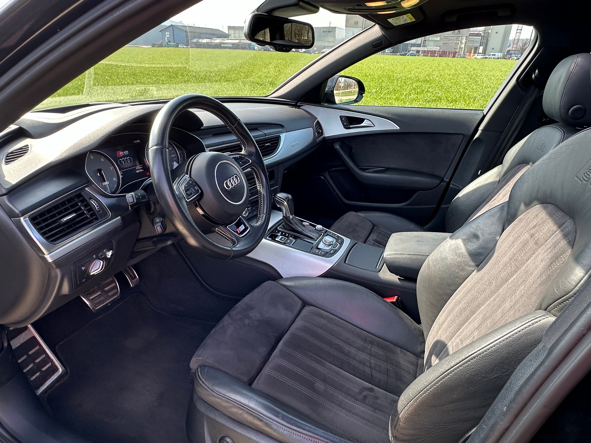 AUDI S6 Avant 4.0 TFSI V8 quattro S-tronic-image-3
