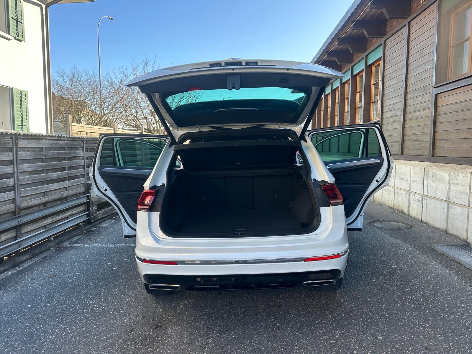 VW Tiguan 2.0 TDI SCR-Line Highline 4Motion DSG-image-6