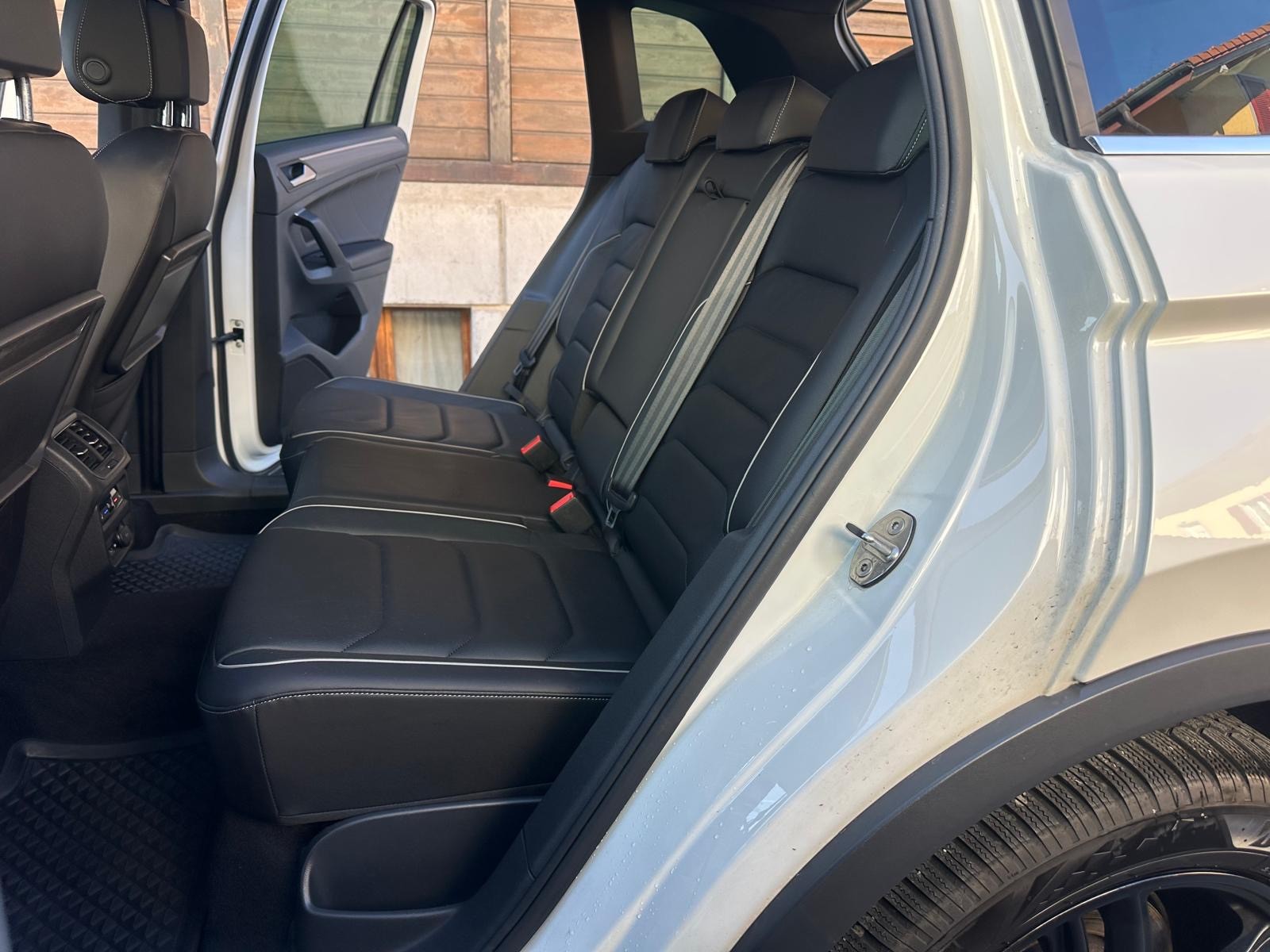 VW Tiguan 2.0 TDI SCR-Line Highline 4Motion DSG-image-10