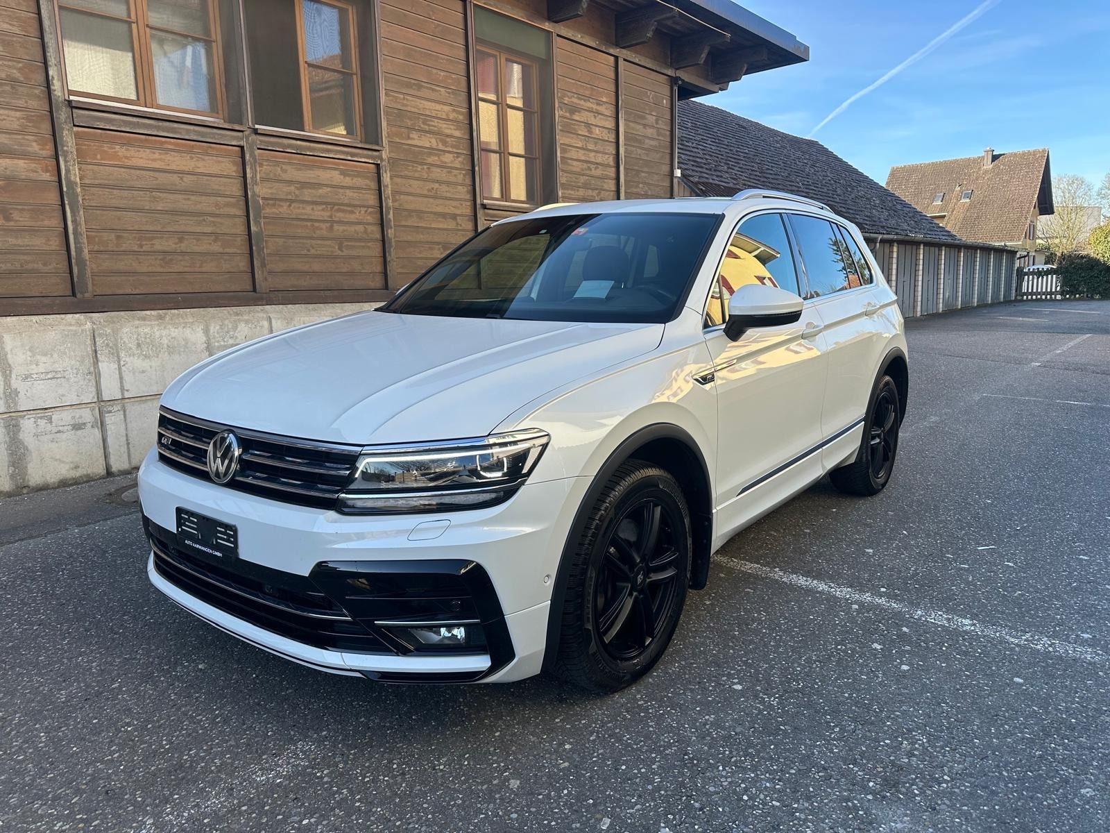 VW Tiguan 2.0 TDI SCR-Line Highline 4Motion DSG-image-1