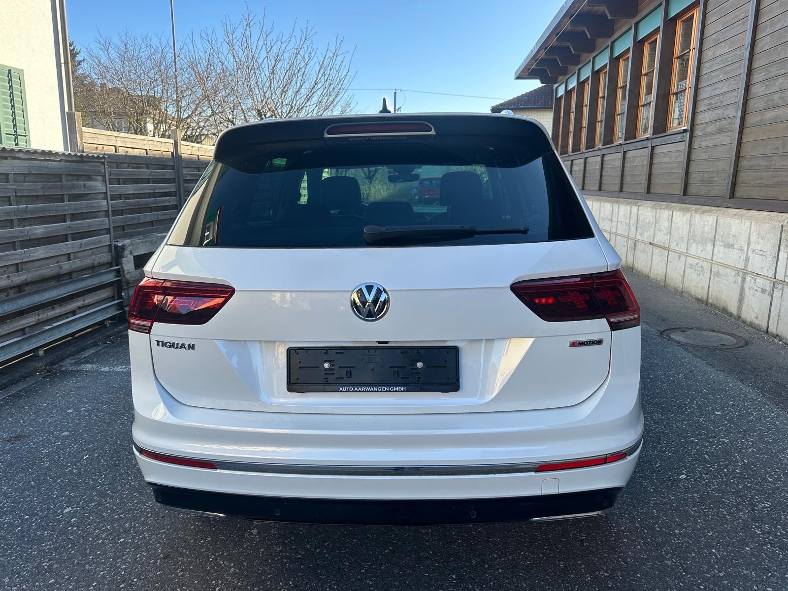 VW Tiguan 2.0 TDI SCR-Line Highline 4Motion DSG-image-5