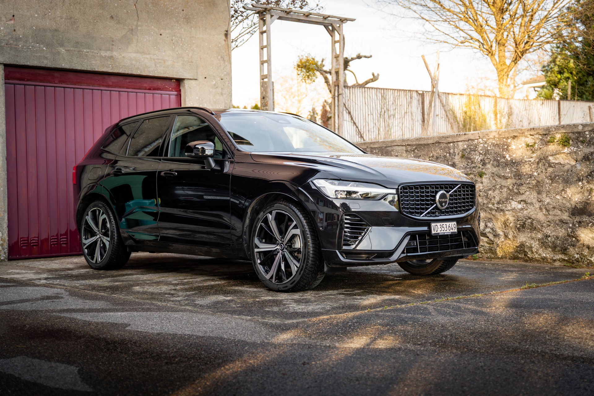 VOLVO XC60 T8 eAWD PluginHybrid Ultra Dark Geartronic-image-0