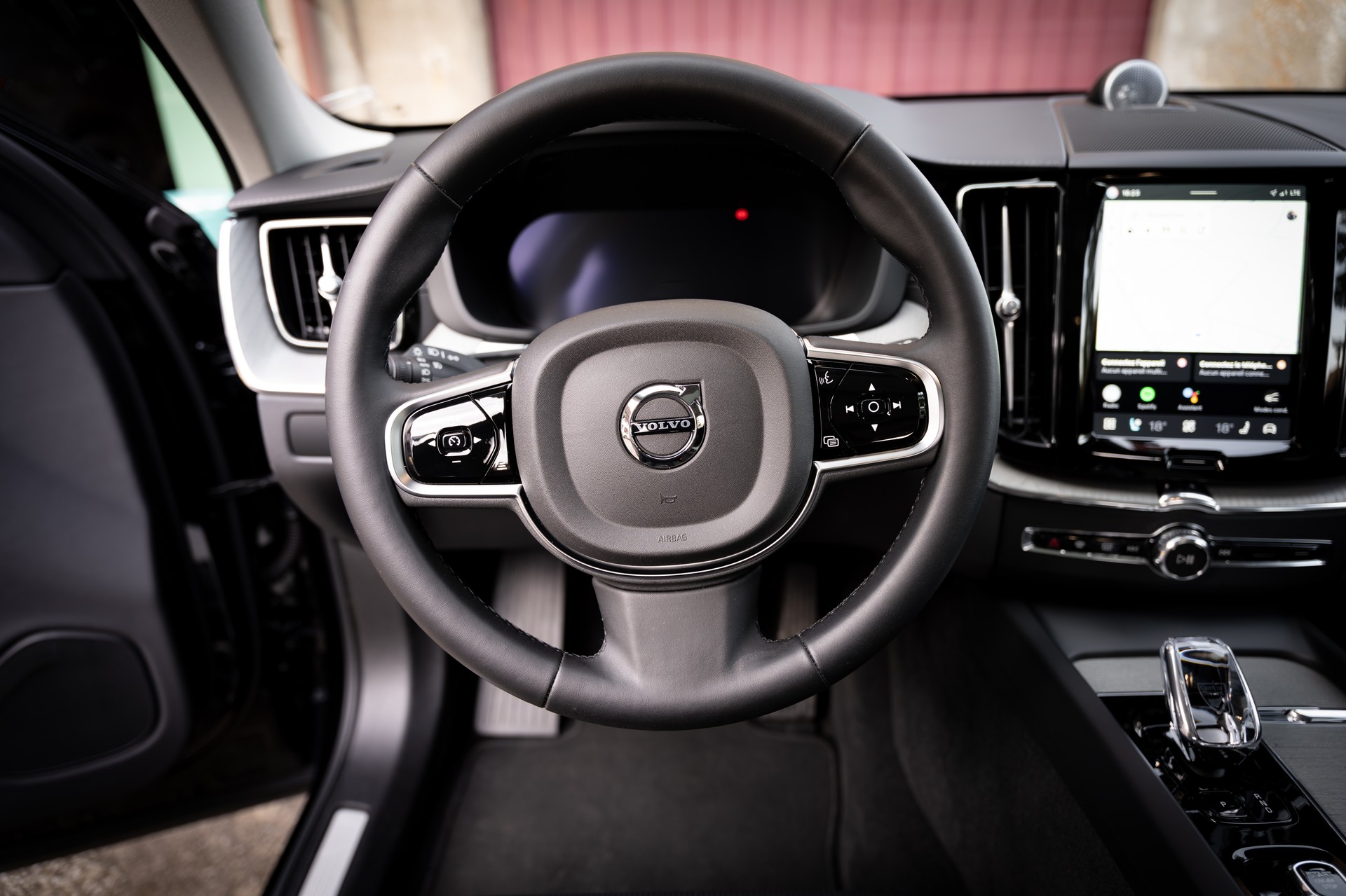 VOLVO XC60 T8 eAWD PluginHybrid Ultra Dark Geartronic-image-9
