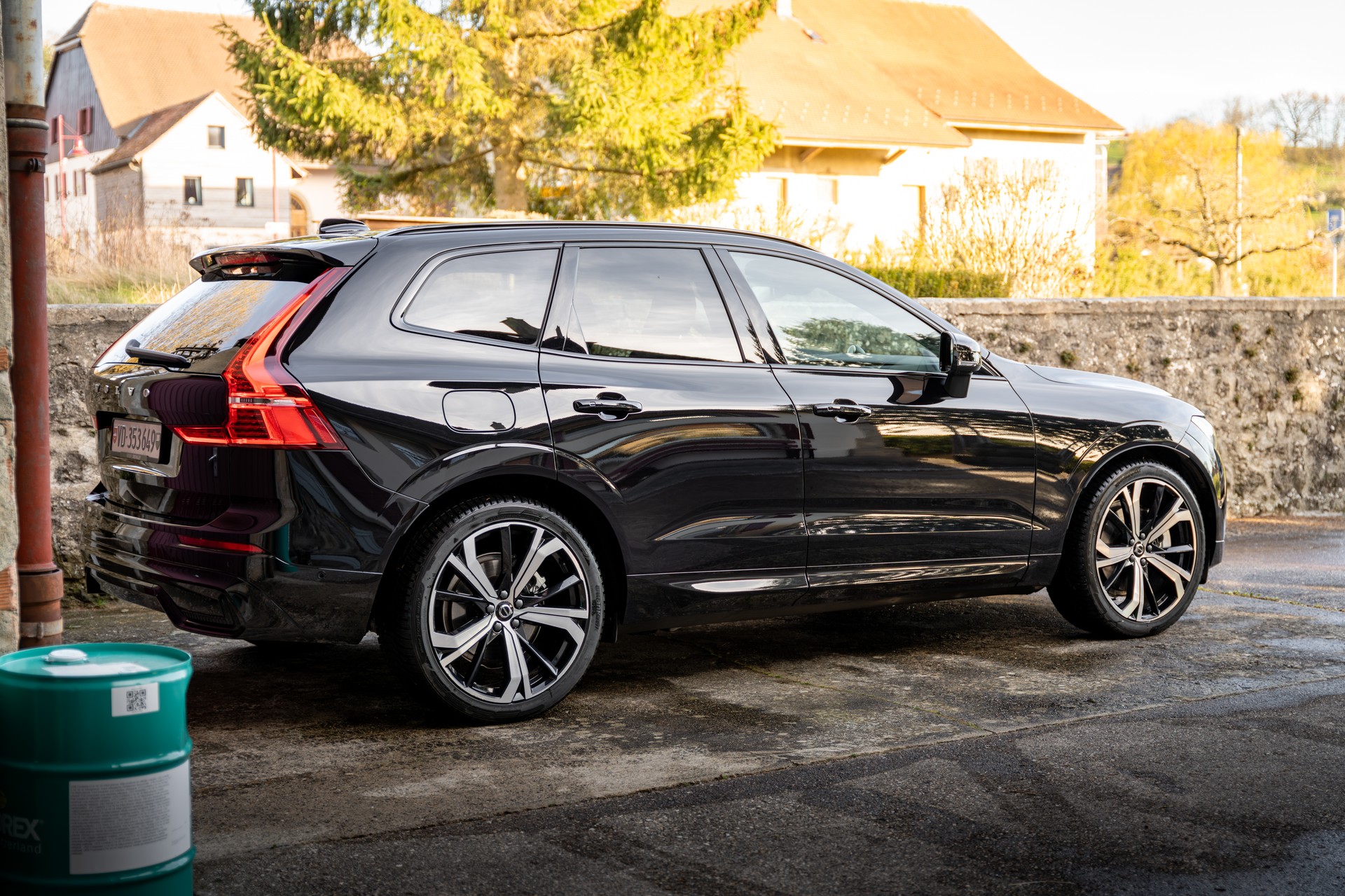 VOLVO XC60 T8 eAWD PluginHybrid Ultra Dark Geartronic-image-3