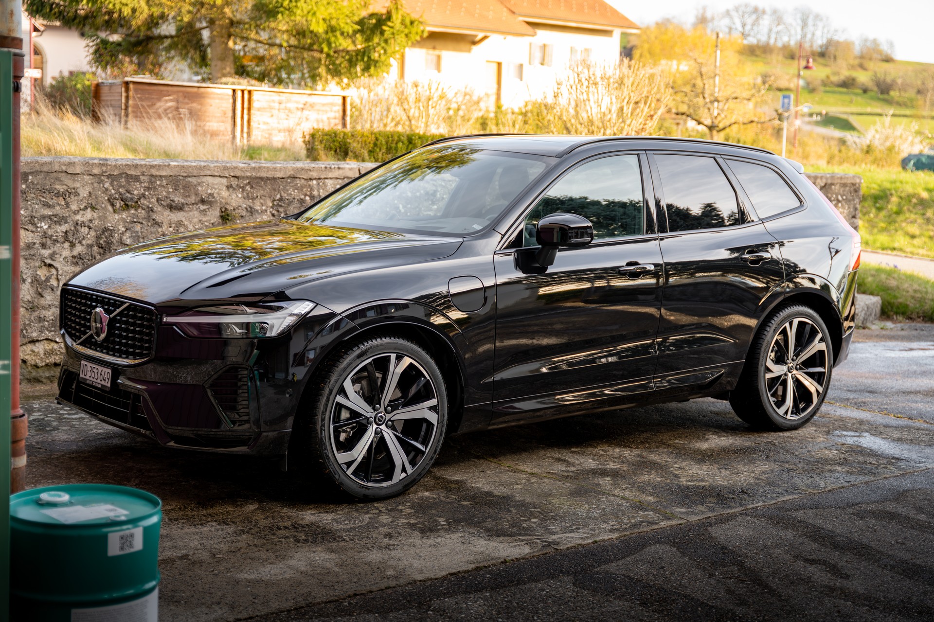 VOLVO XC60 T8 eAWD PluginHybrid Ultra Dark Geartronic-image-2