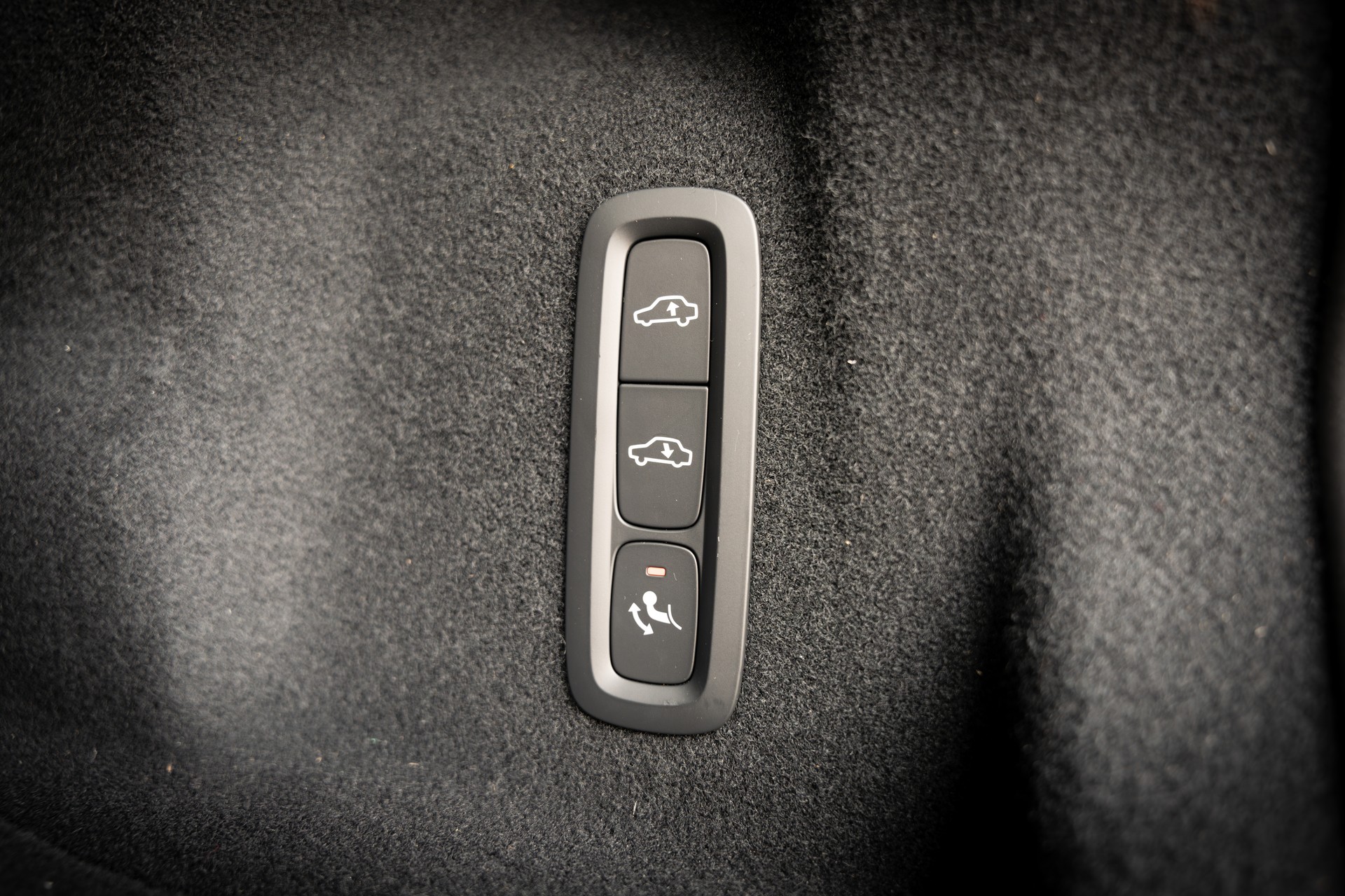 VOLVO XC60 T8 eAWD PluginHybrid Ultra Dark Geartronic-image-16