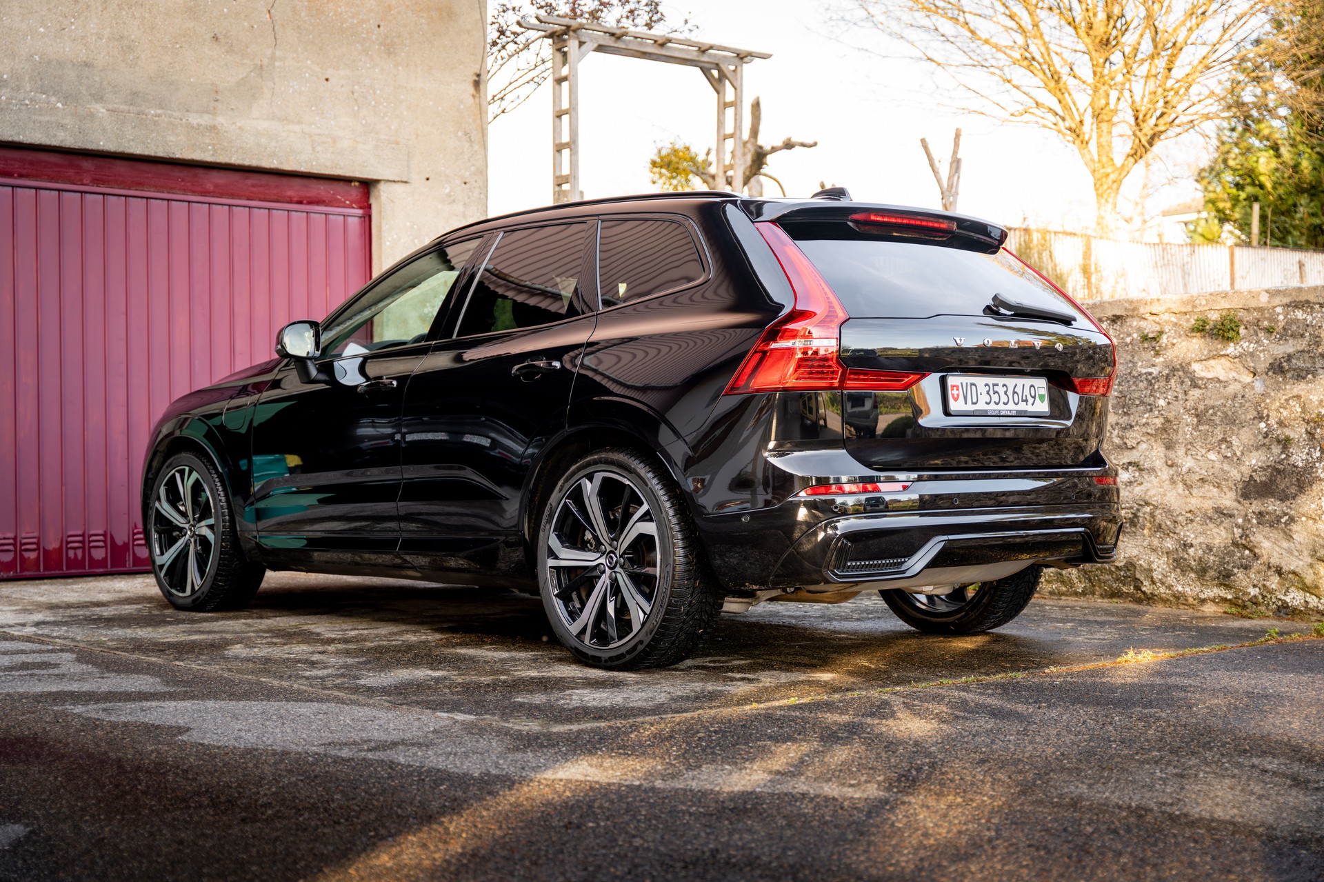 VOLVO XC60 T8 eAWD PluginHybrid Ultra Dark Geartronic-image-1