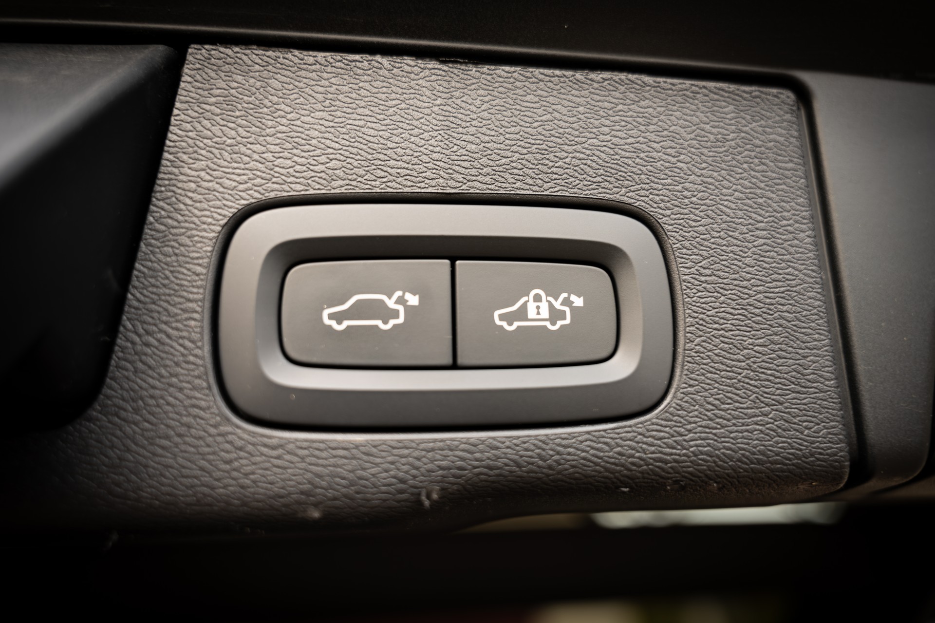 VOLVO XC60 T8 eAWD PluginHybrid Ultra Dark Geartronic-image-17