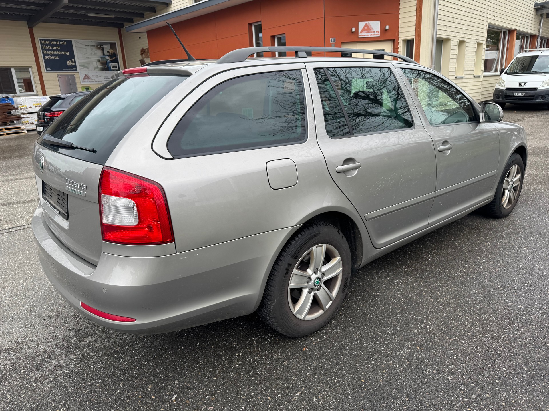 SKODA Octavia Combi 1.6 TDI Greenline-image-5