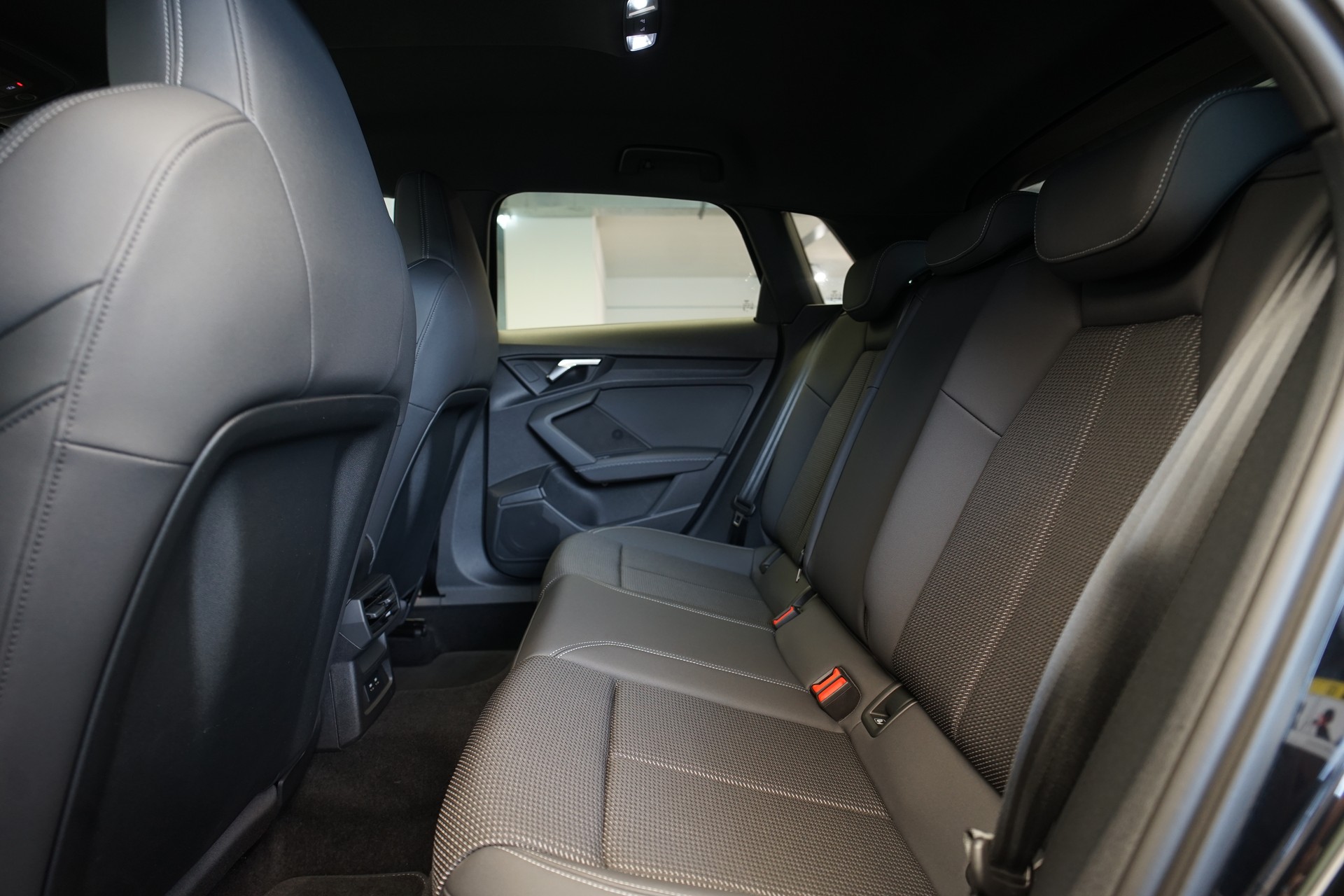 AUDI A3 Sportback 35 TFSI S line S-tronic-image-17