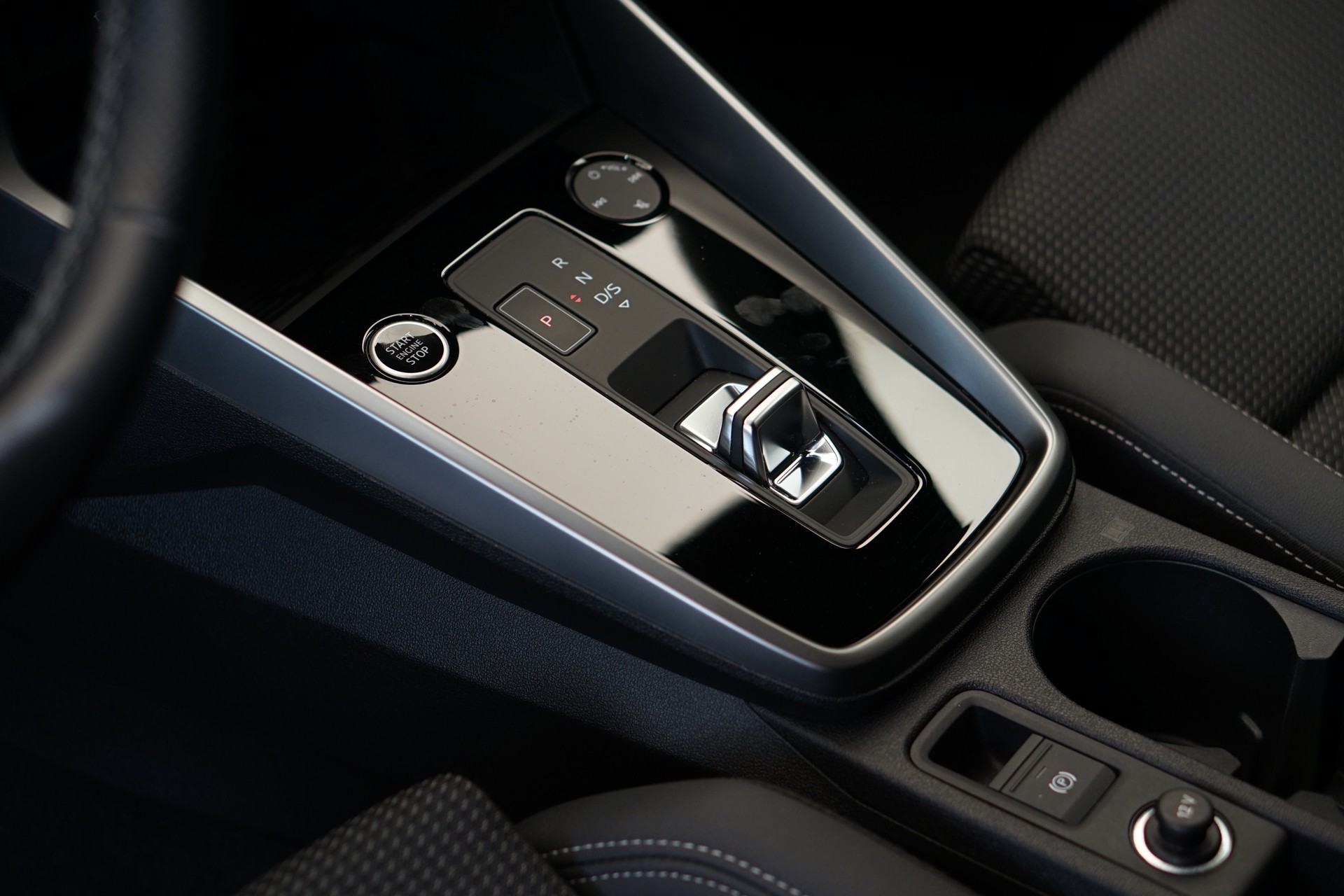 AUDI A3 Sportback 35 TFSI S line S-tronic-image-24