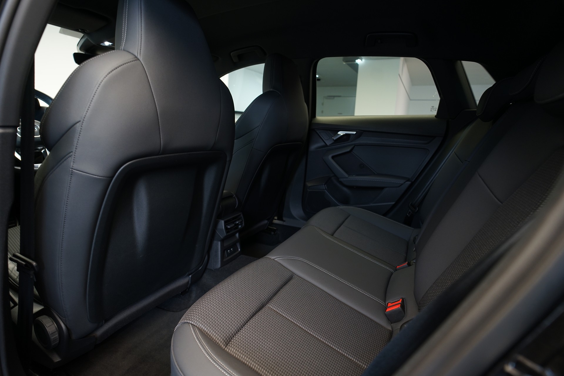 AUDI A3 Sportback 35 TFSI S line S-tronic-image-16