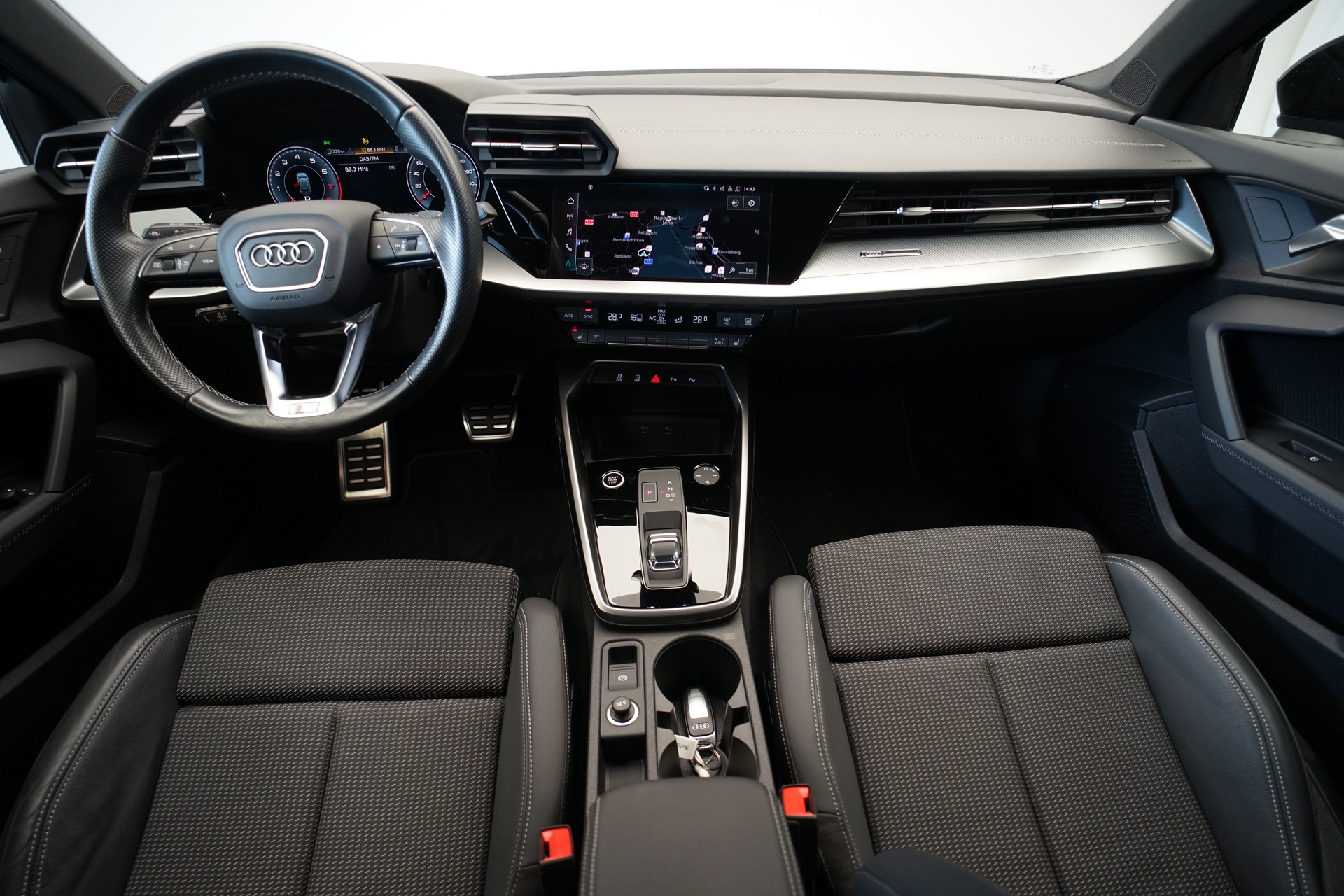 AUDI A3 Sportback 35 TFSI S line S-tronic-image-12