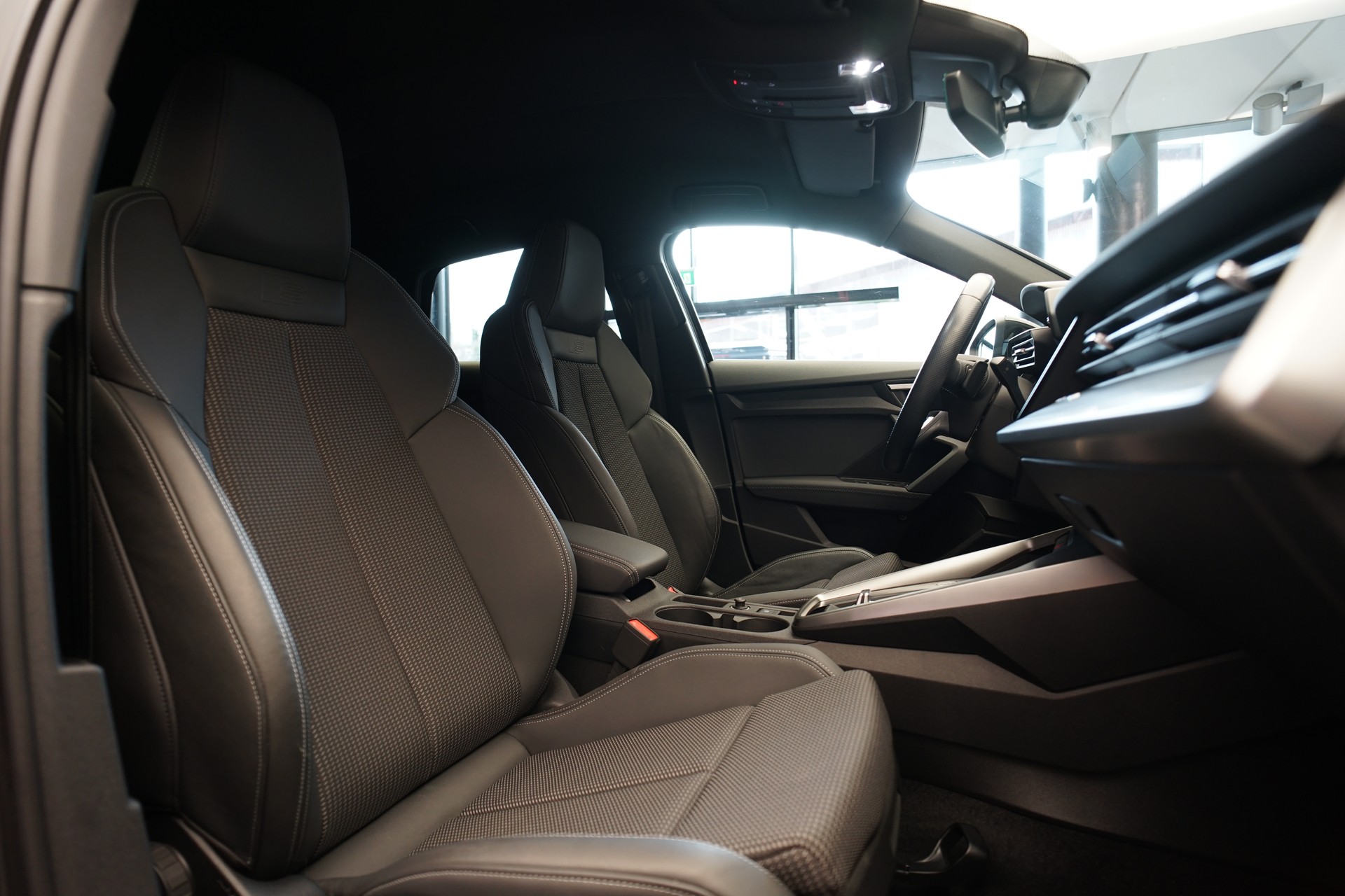 AUDI A3 Sportback 35 TFSI S line S-tronic-image-18
