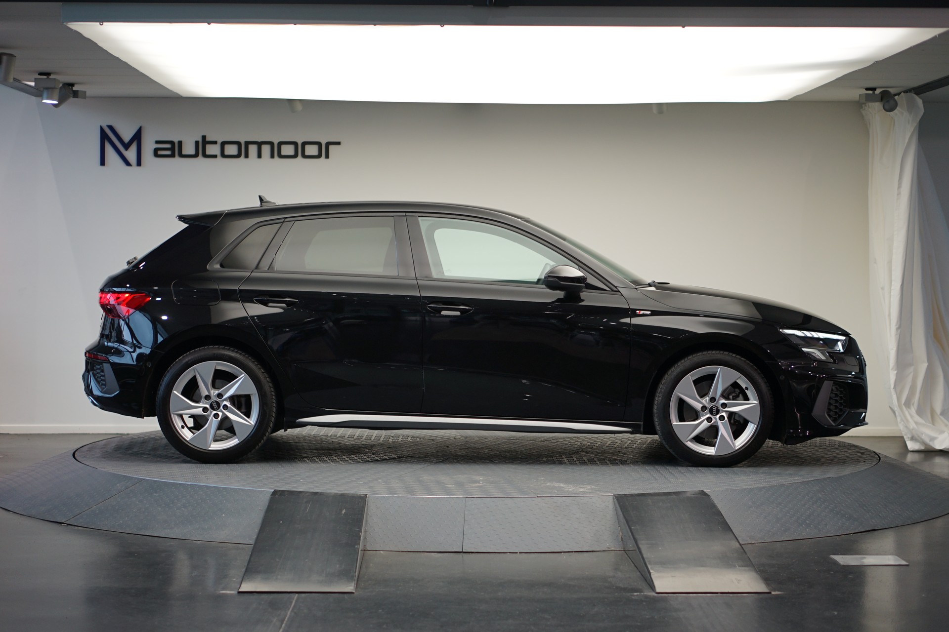 AUDI A3 Sportback 35 TFSI S line S-tronic-image-3