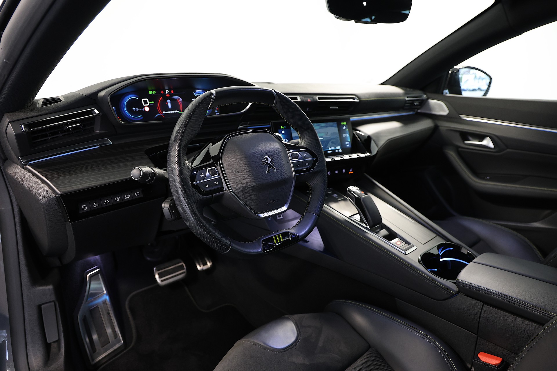 PEUGEOT 508 SW Hybrid4 360 e Sport Engineered-image-7