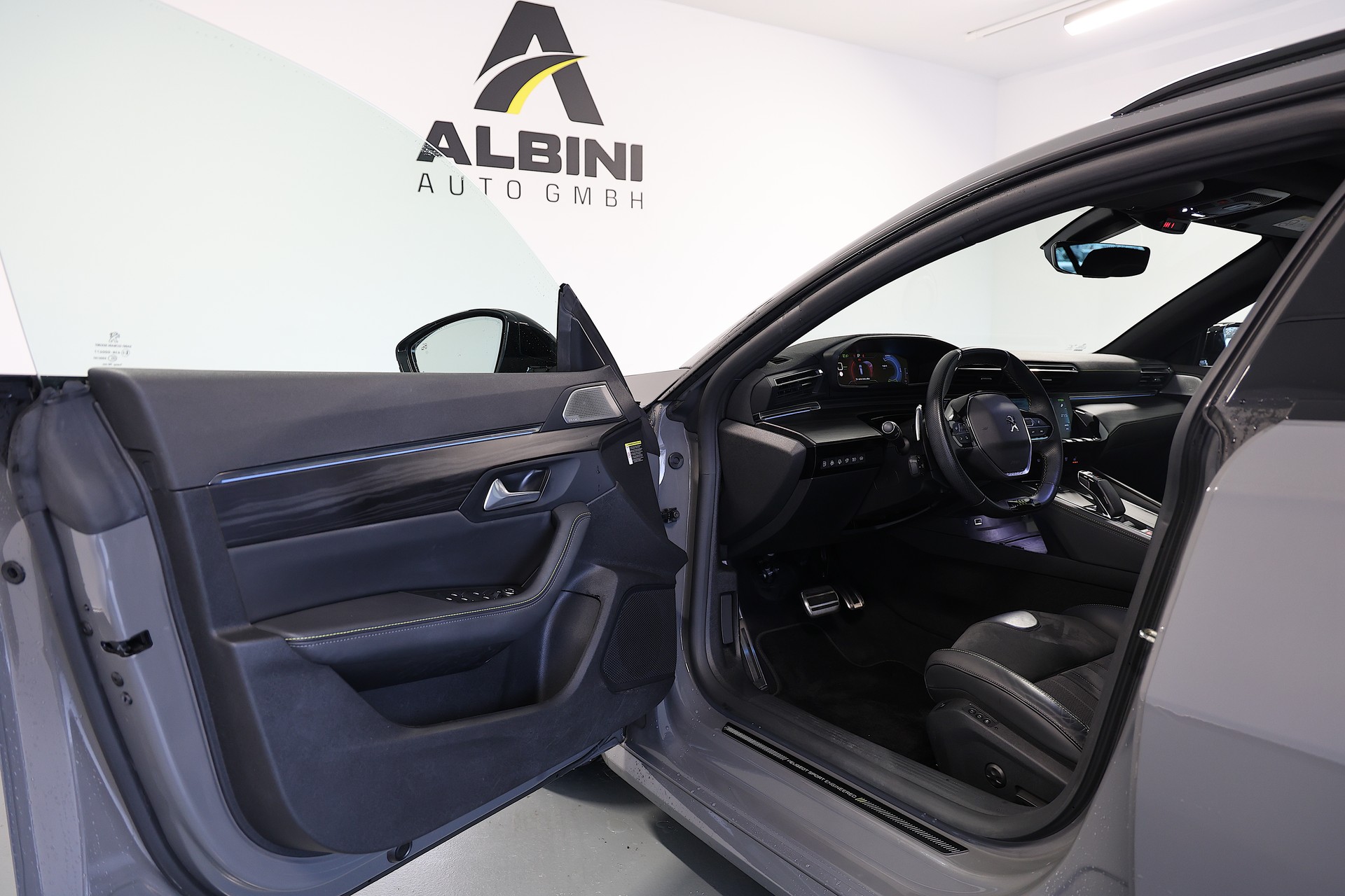 PEUGEOT 508 SW Hybrid4 360 e Sport Engineered-image-4