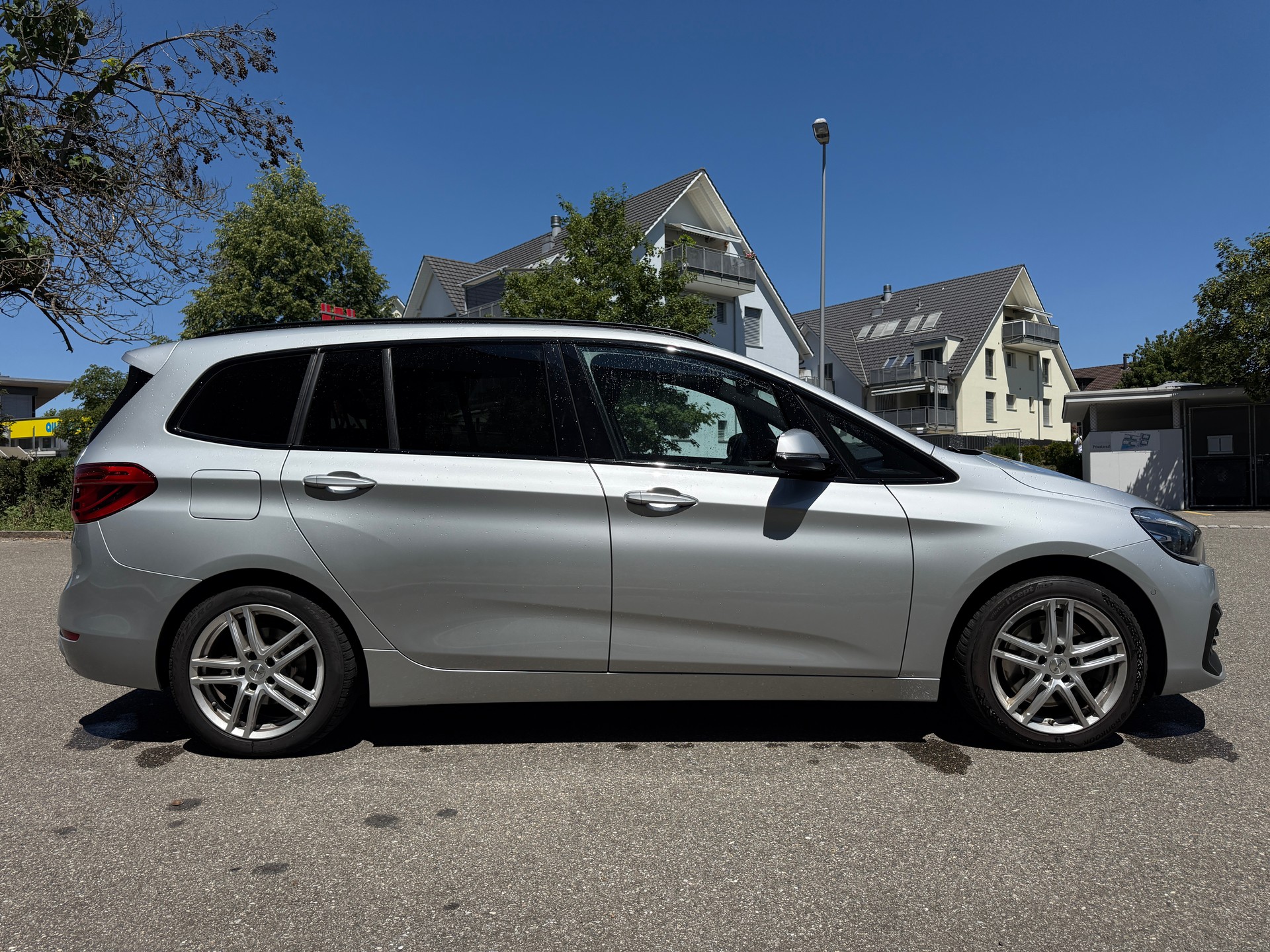 BMW 218d xDrive Gran Tourer Steptronic-image-1