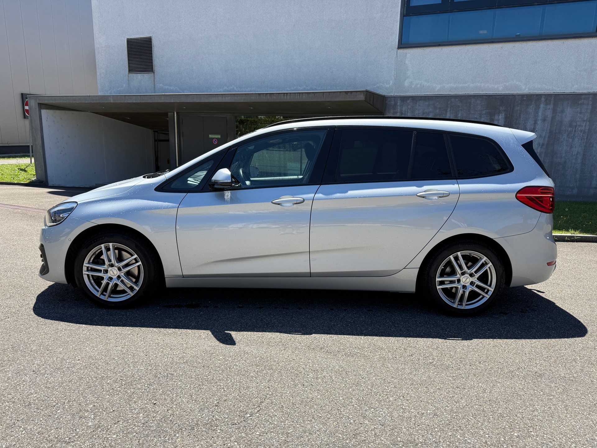BMW 218d xDrive Gran Tourer Steptronic-image-0