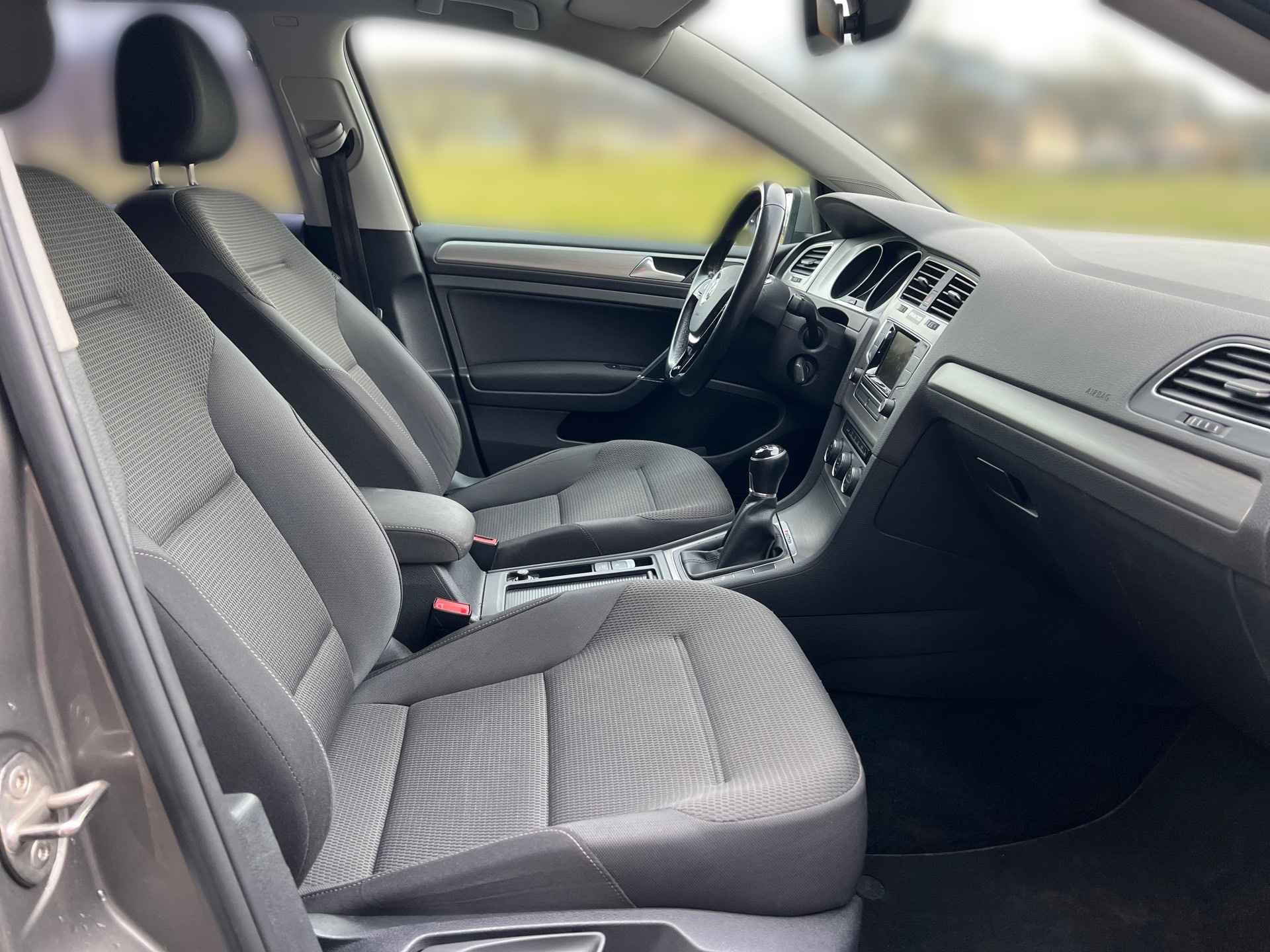 VW Golf Variant 1.6 TDI Comfortline 4Motion-image-12