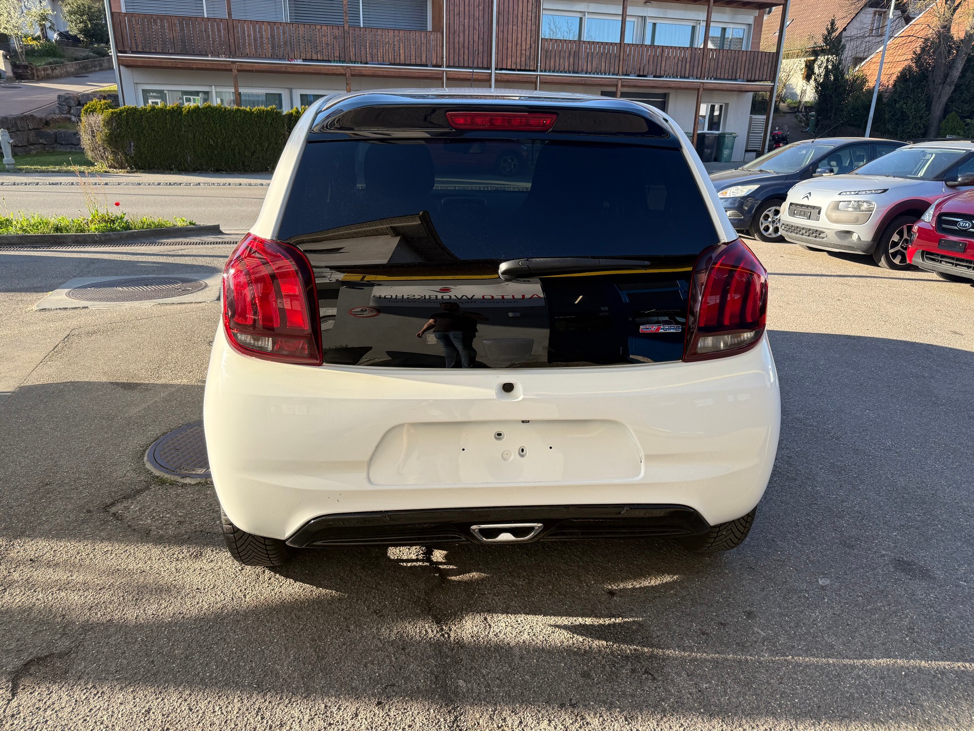 PEUGEOT 108 1.2 PureTech GT Line-image-3