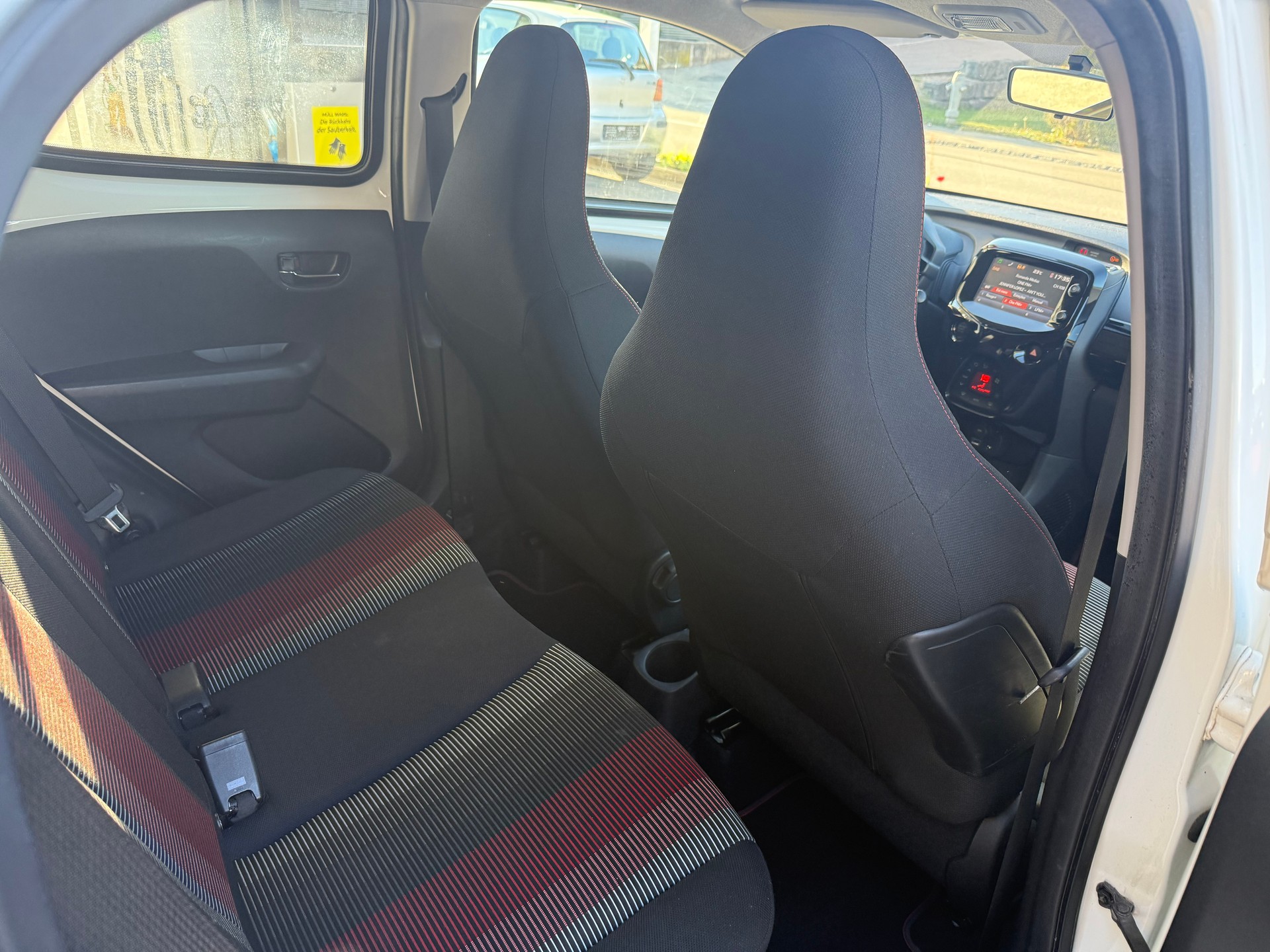 PEUGEOT 108 1.2 PureTech GT Line-image-9