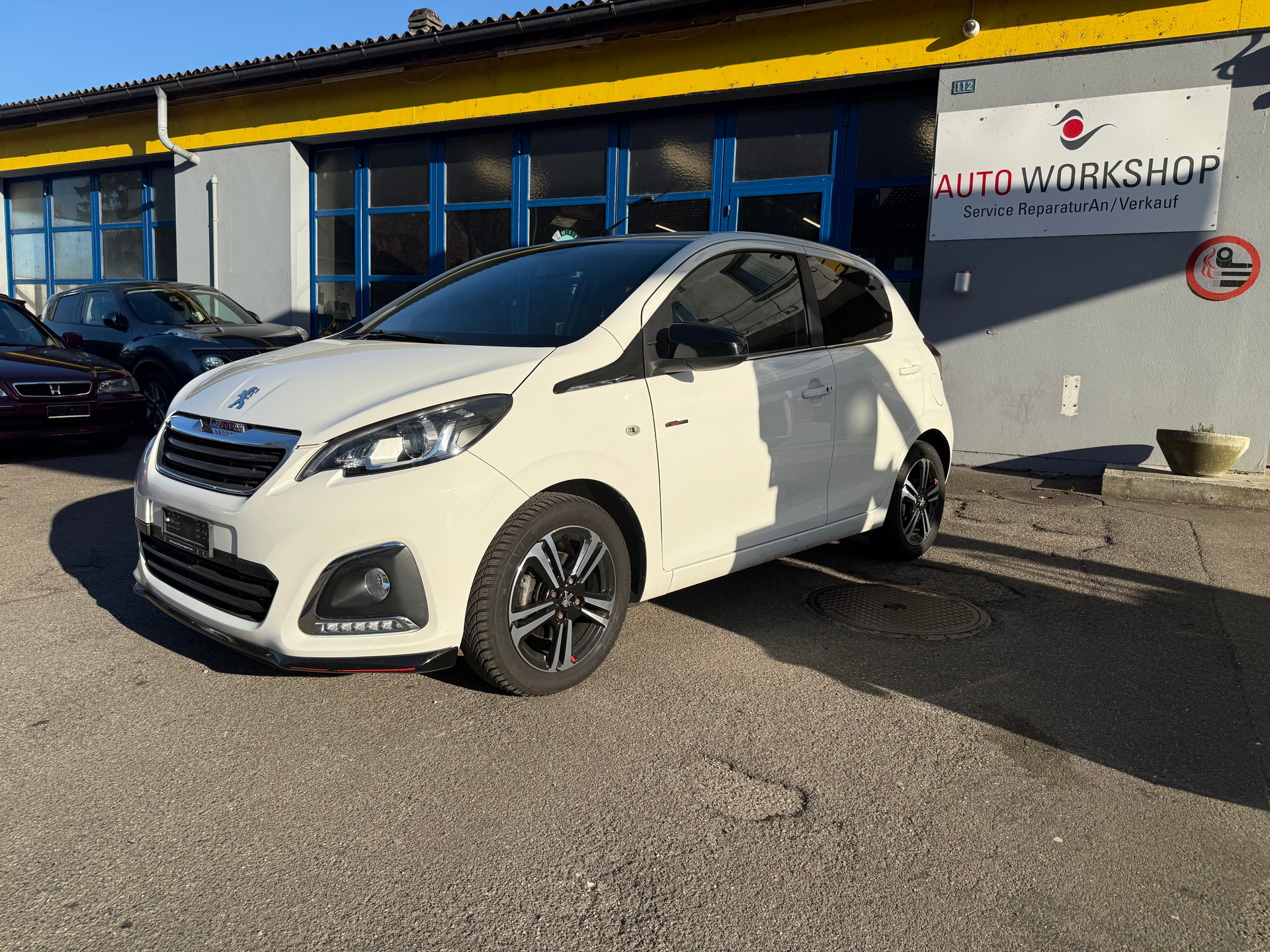 PEUGEOT 108 1.2 PureTech GT Line-image-6