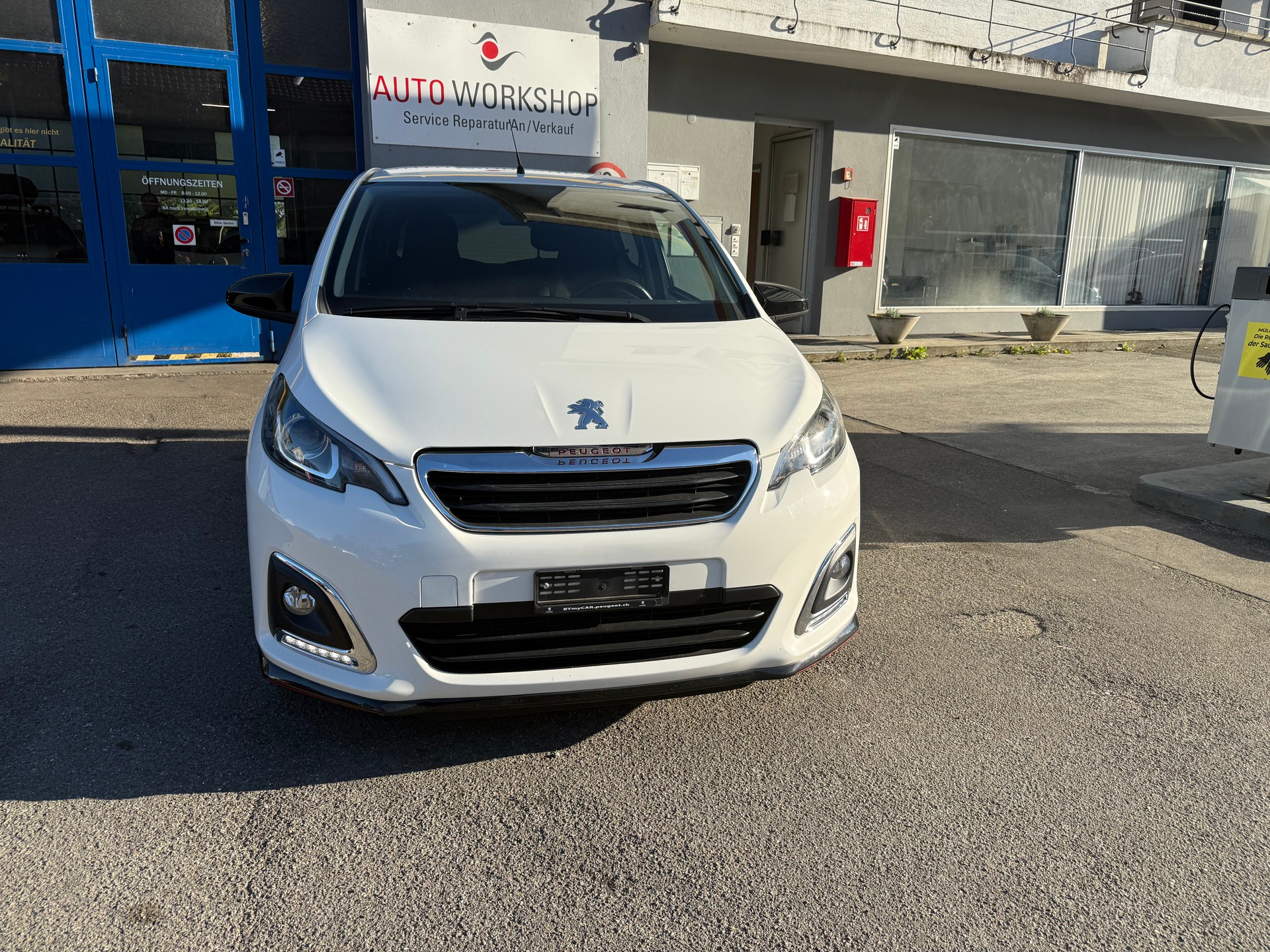 PEUGEOT 108 1.2 PureTech GT Line-image-7