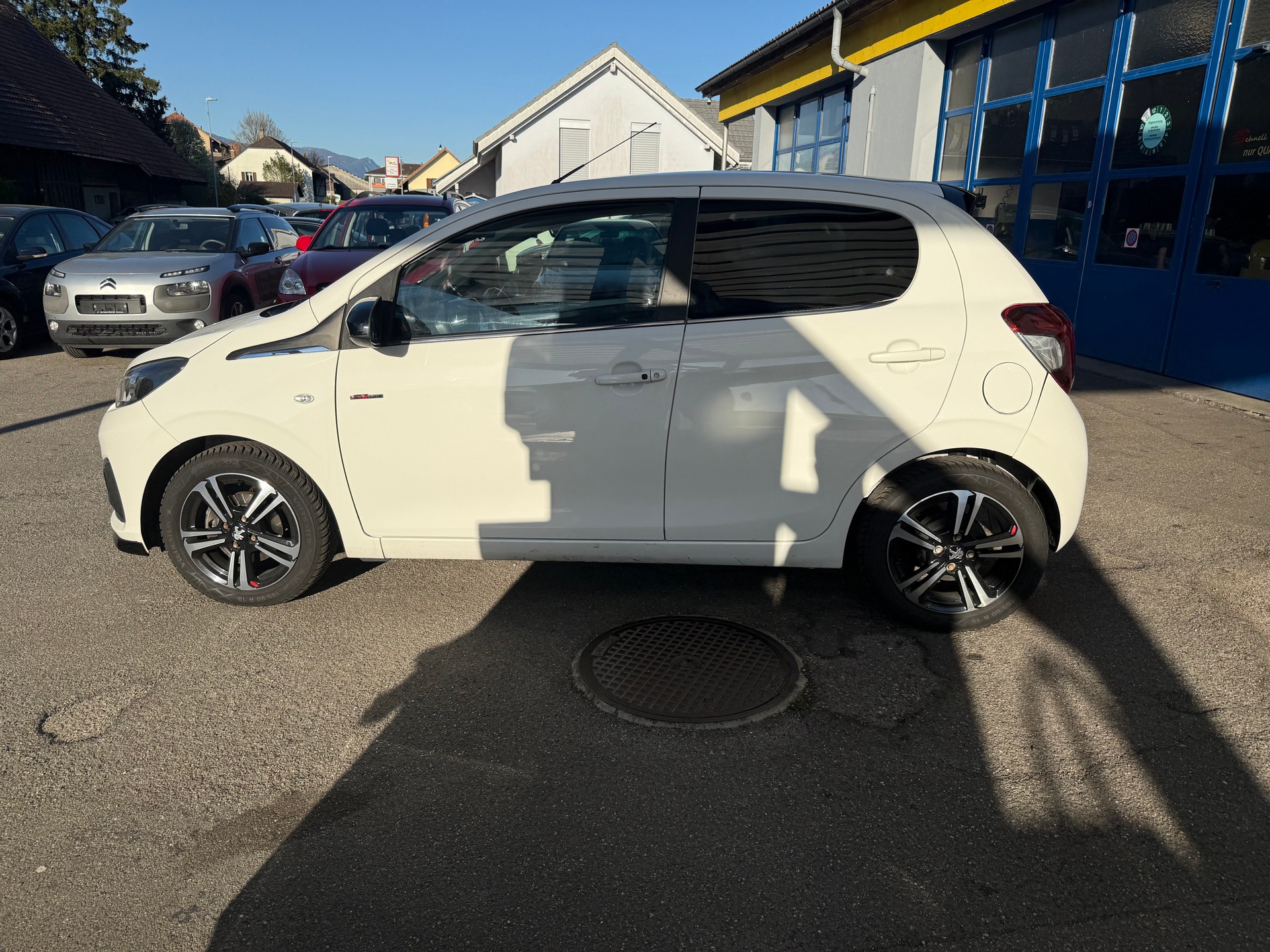 PEUGEOT 108 1.2 PureTech GT Line-image-5