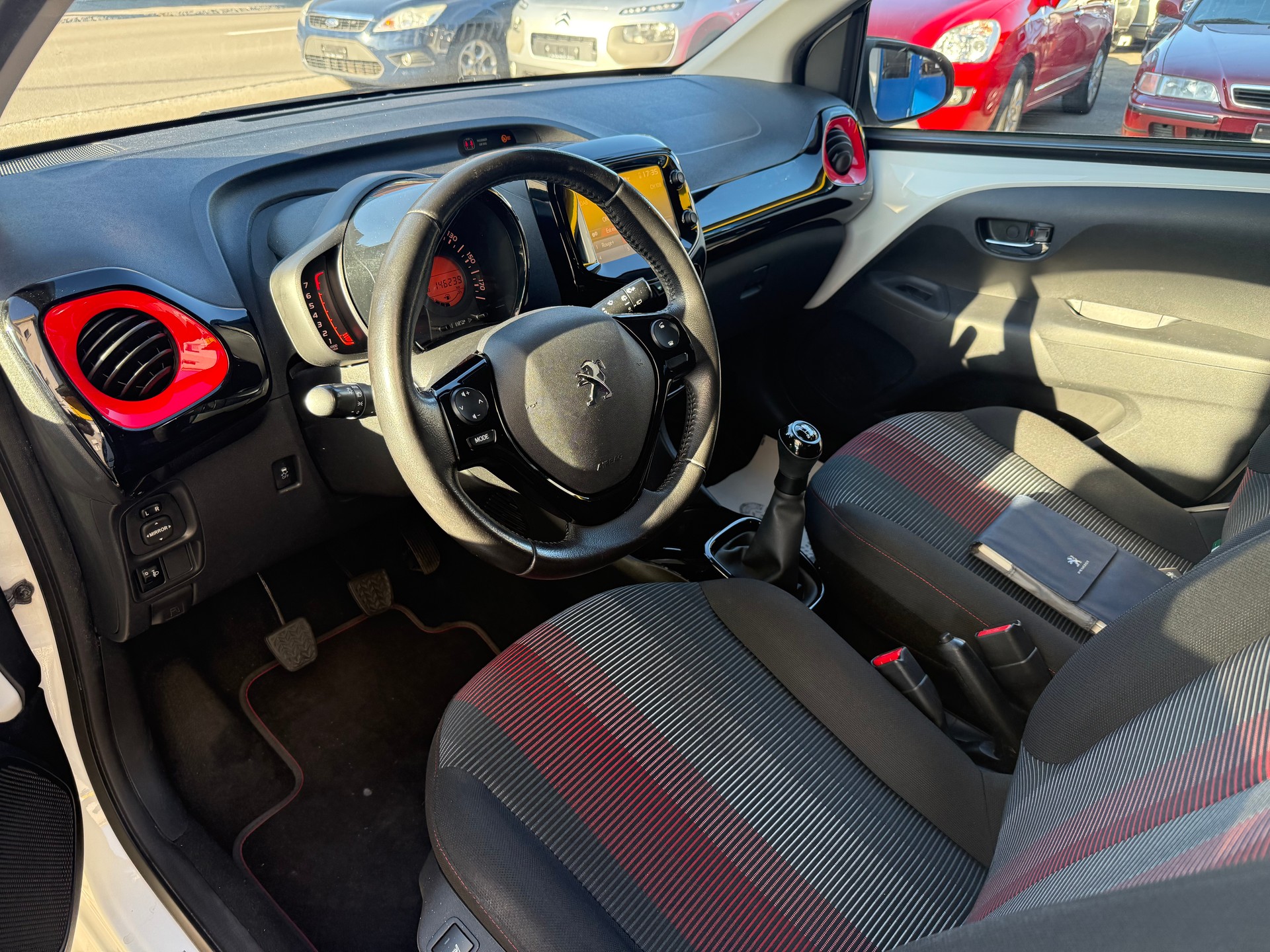 PEUGEOT 108 1.2 PureTech GT Line-image-13