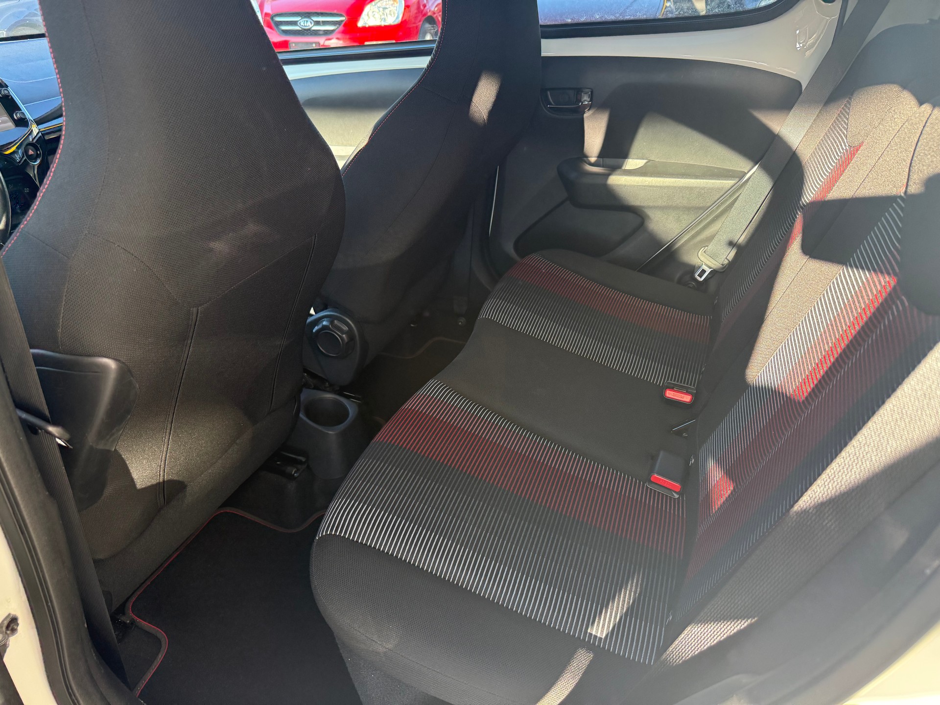PEUGEOT 108 1.2 PureTech GT Line-image-8