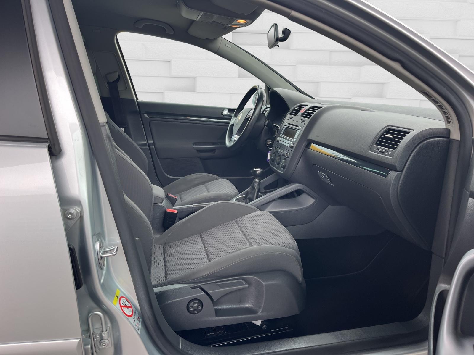VW Golf V 2.0 TDI DPF GT Sport 4motion-image-11