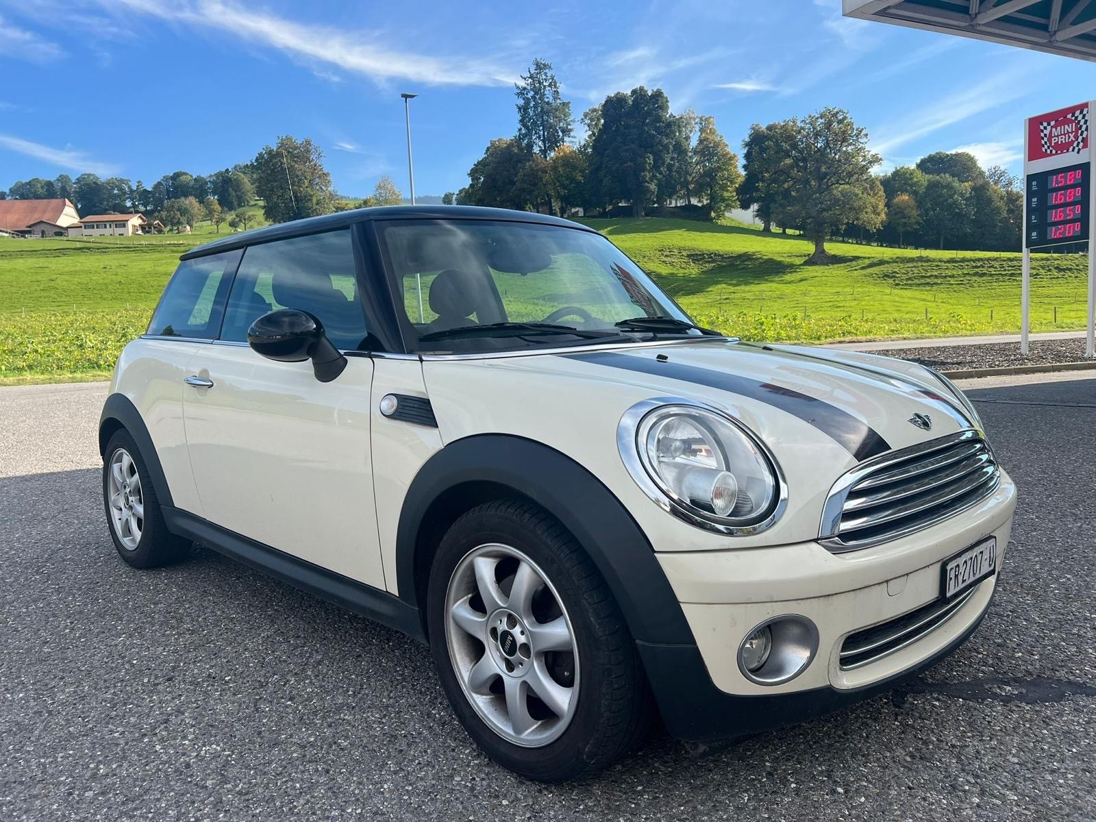 MINI Cooper-image-1