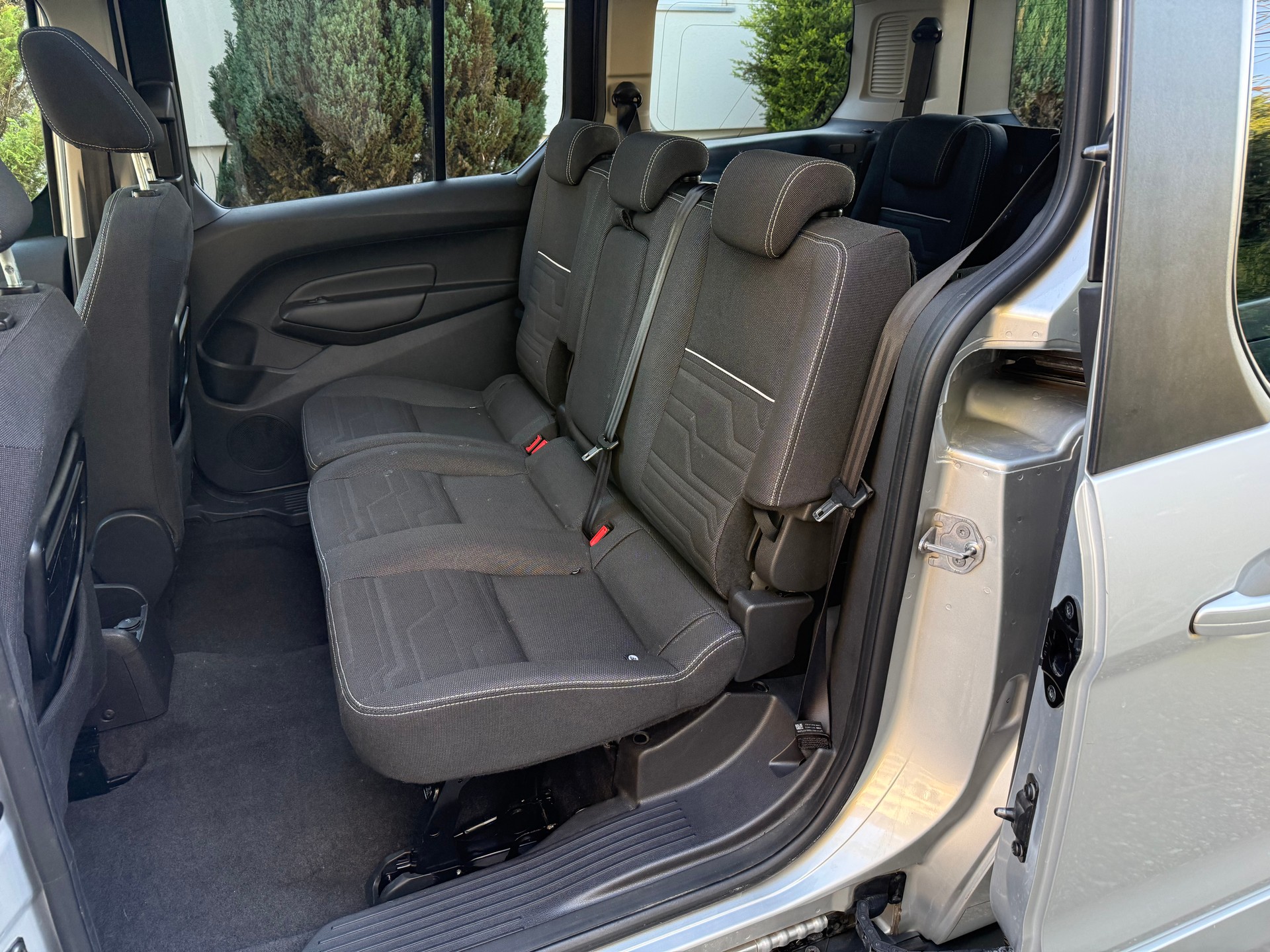 FORD Grand Tourneo Connect 1.6 SCTi Titanium Automatic-image-8