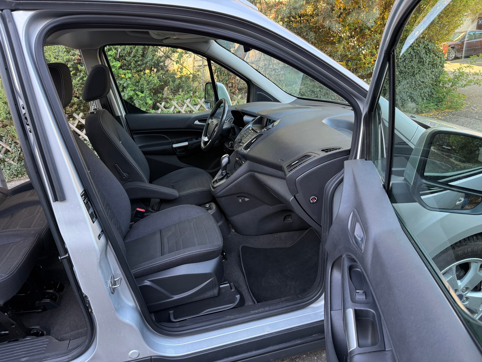 FORD Grand Tourneo Connect 1.6 SCTi Titanium Automatic-image-11