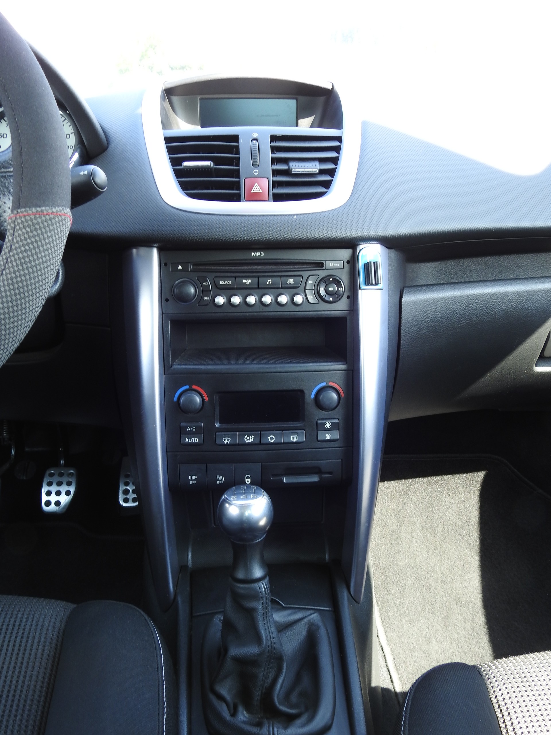 PEUGEOT 207 CC 1.6 16V Sport-image-15