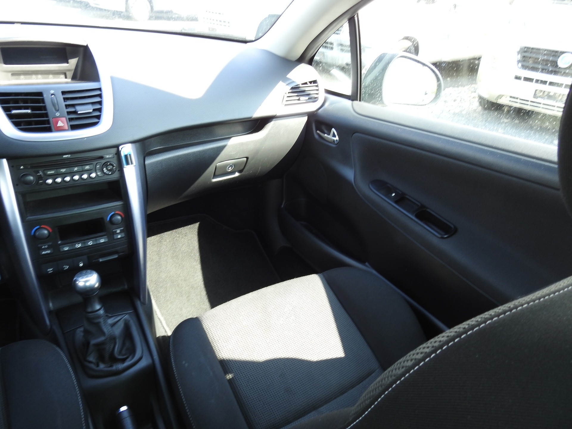 PEUGEOT 207 CC 1.6 16V Sport-image-16