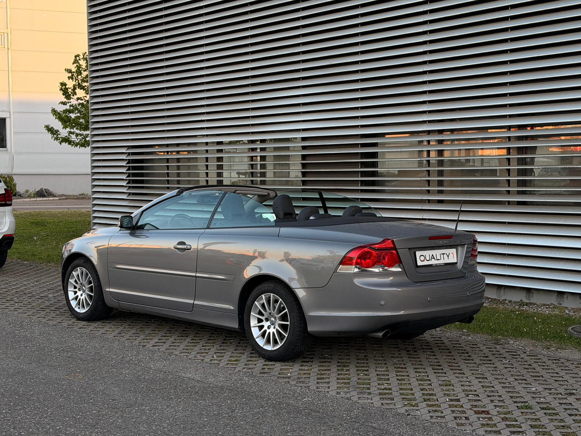 VOLVO C70 T5 Summum FRISCH MFK-image-4
