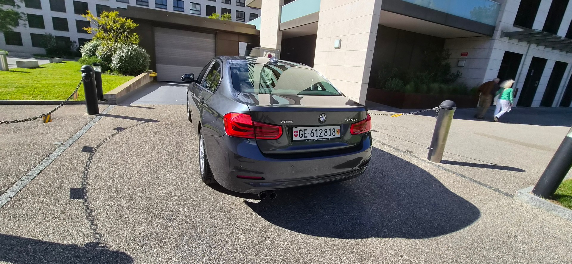 BMW 320i xDrive SAG-image-3