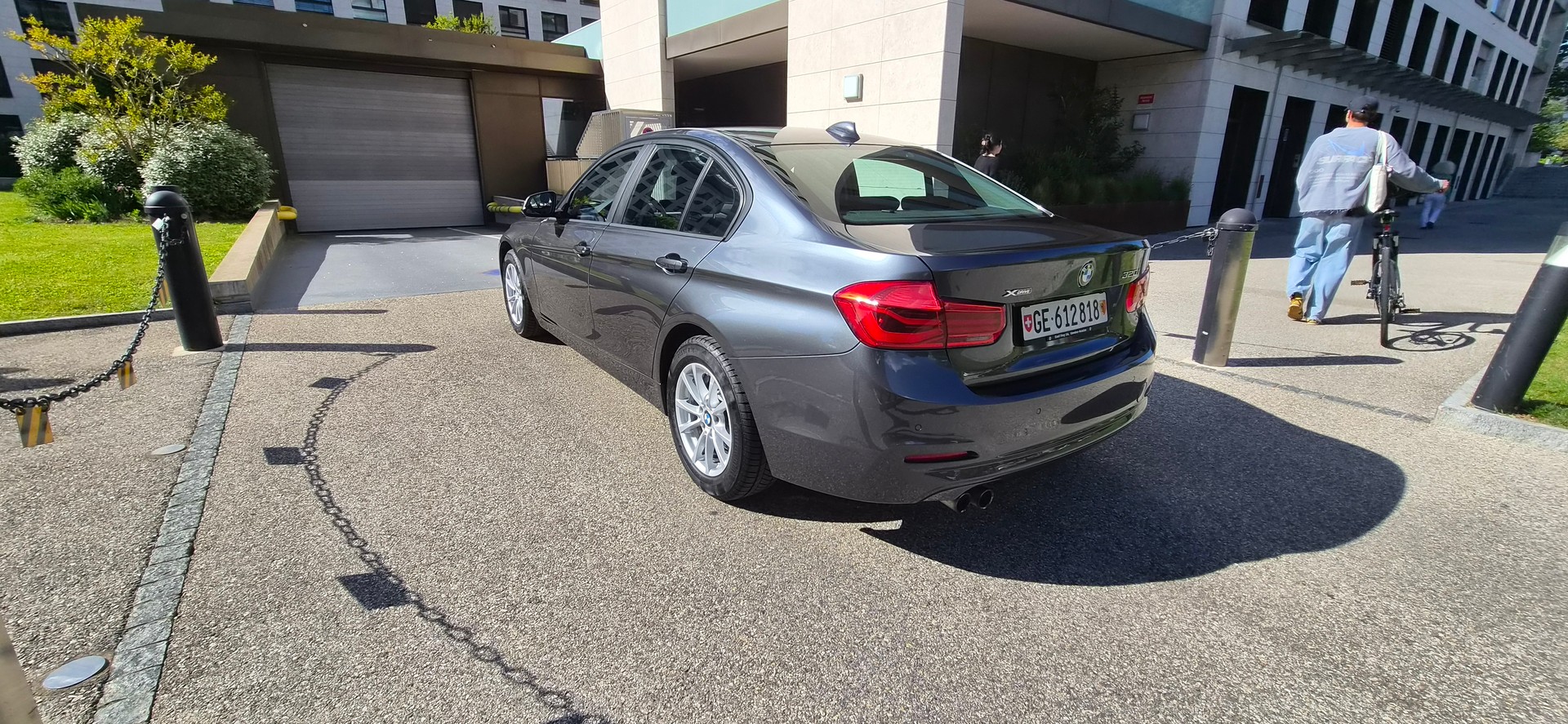 BMW 320i xDrive SAG-image-4