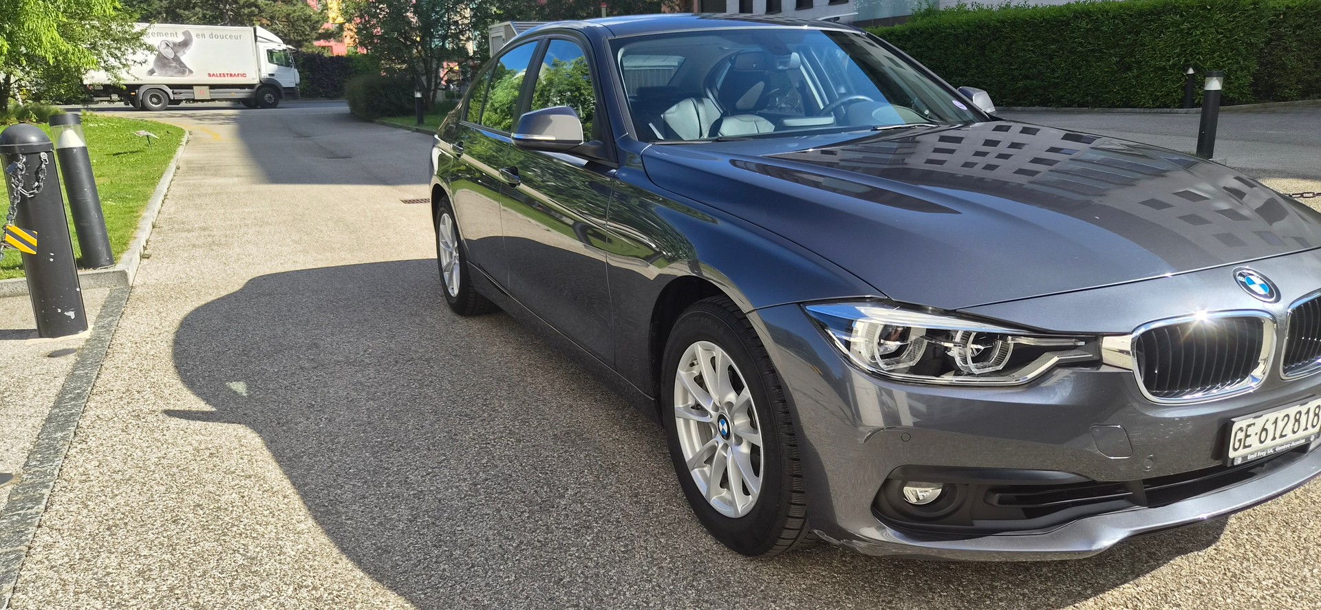 BMW 320i xDrive SAG-image-1
