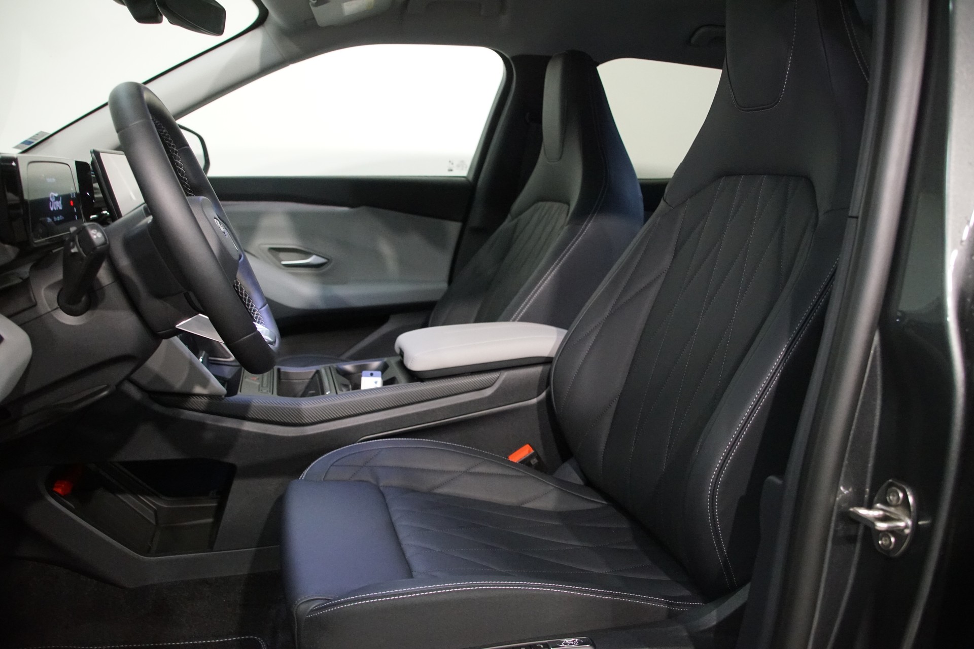 FORD Explorer Elektro 77kWh Dual Extended Range Premium AWD ++SWISS++-image-11