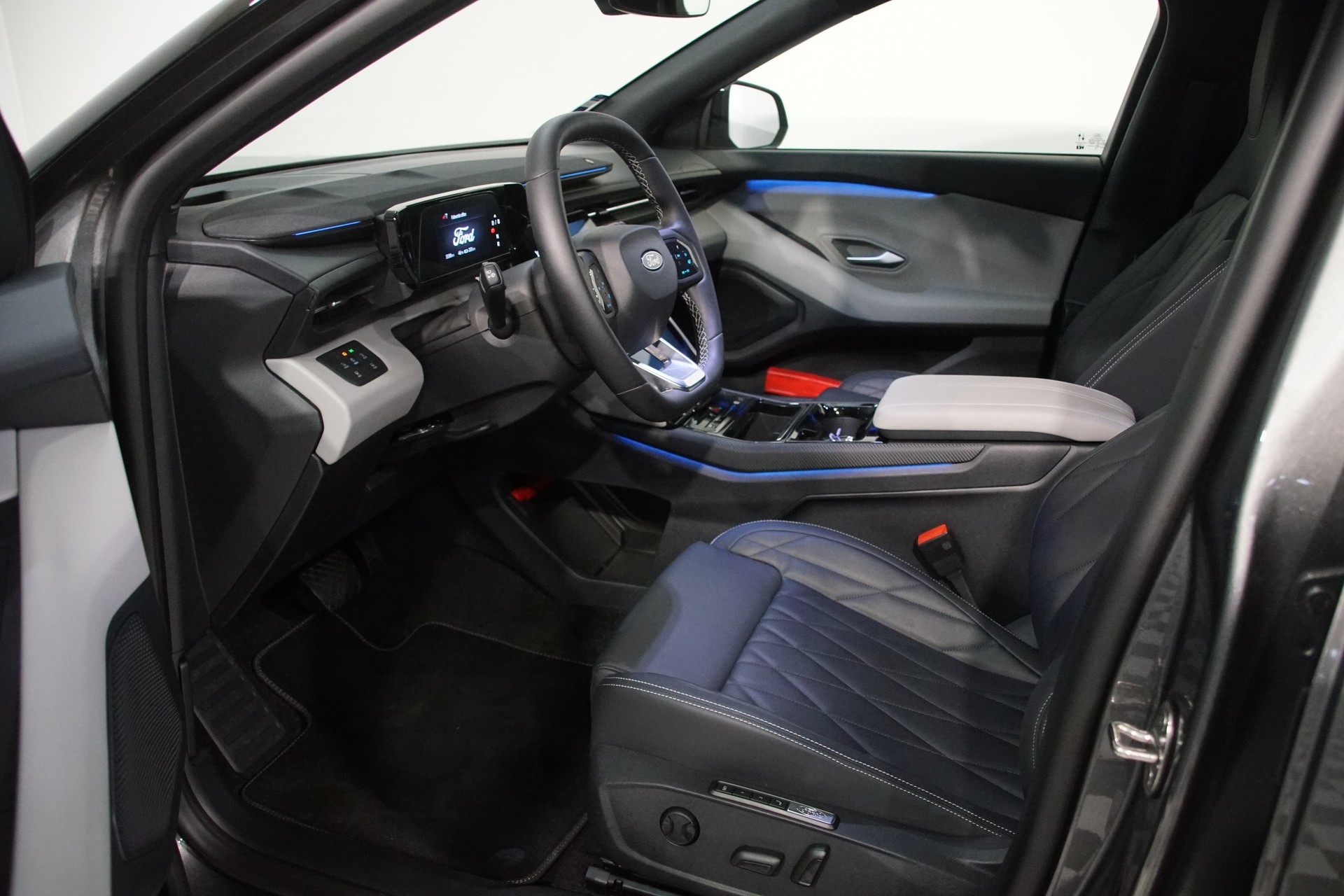 FORD Explorer Elektro 77kWh Dual Extended Range Premium AWD ++SWISS++-image-2