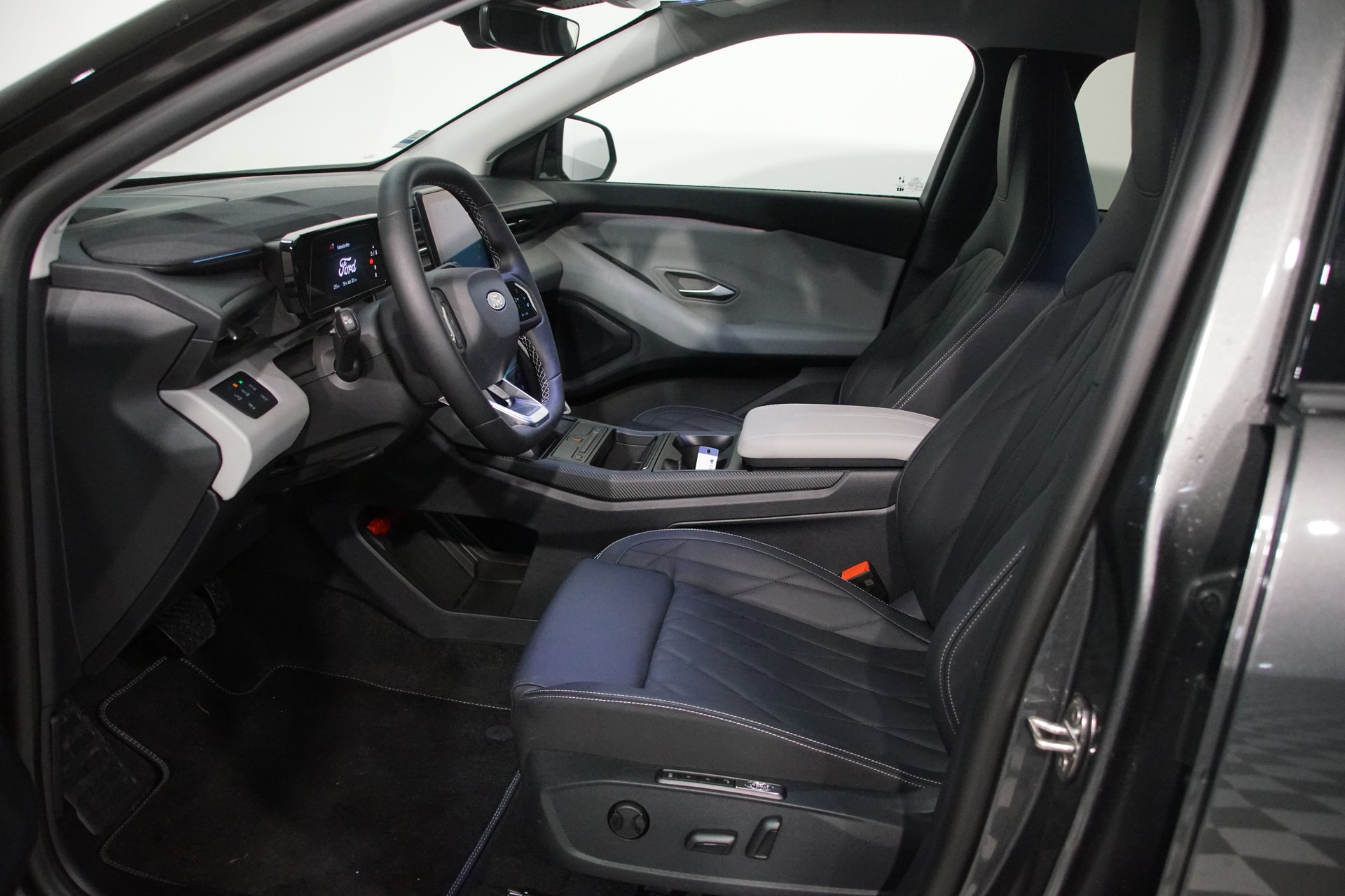 FORD Explorer Elektro 77kWh Dual Extended Range Premium AWD ++SWISS++-image-10