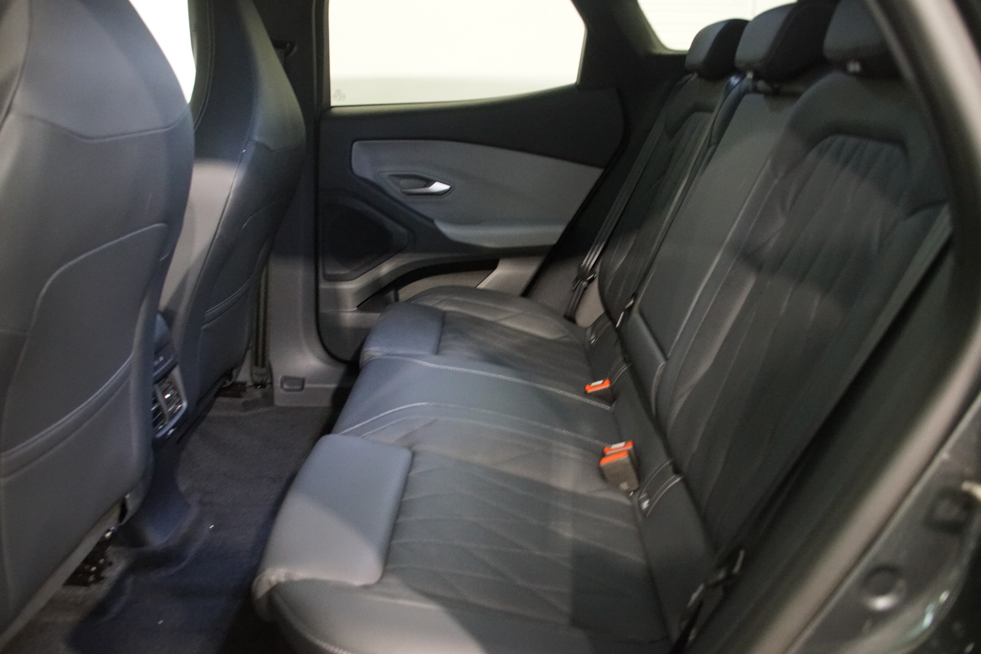 FORD Explorer Elektro 77kWh Dual Extended Range Premium AWD ++SWISS++-image-14
