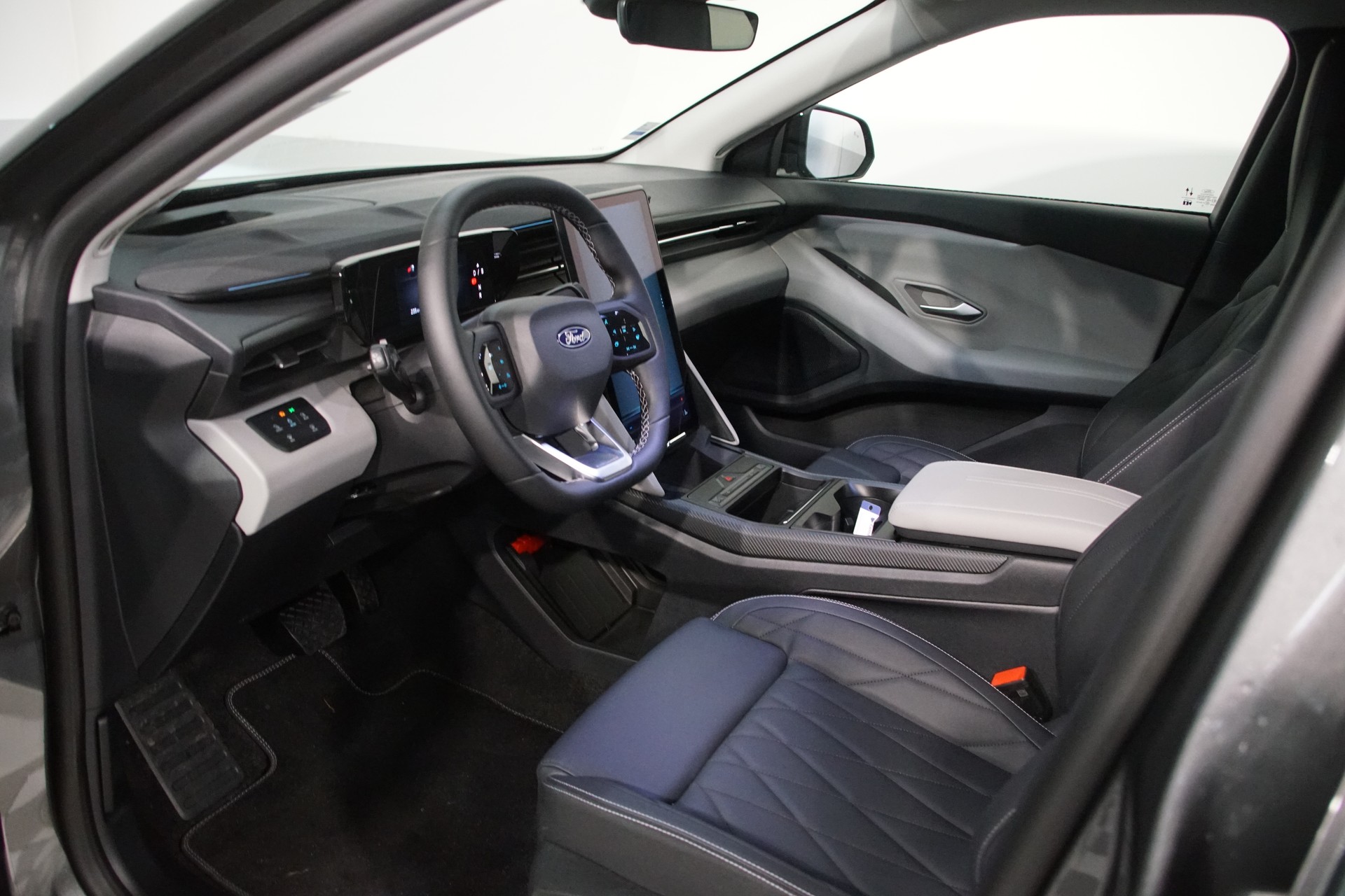 FORD Explorer Elektro 77kWh Dual Extended Range Premium AWD ++SWISS++-image-9